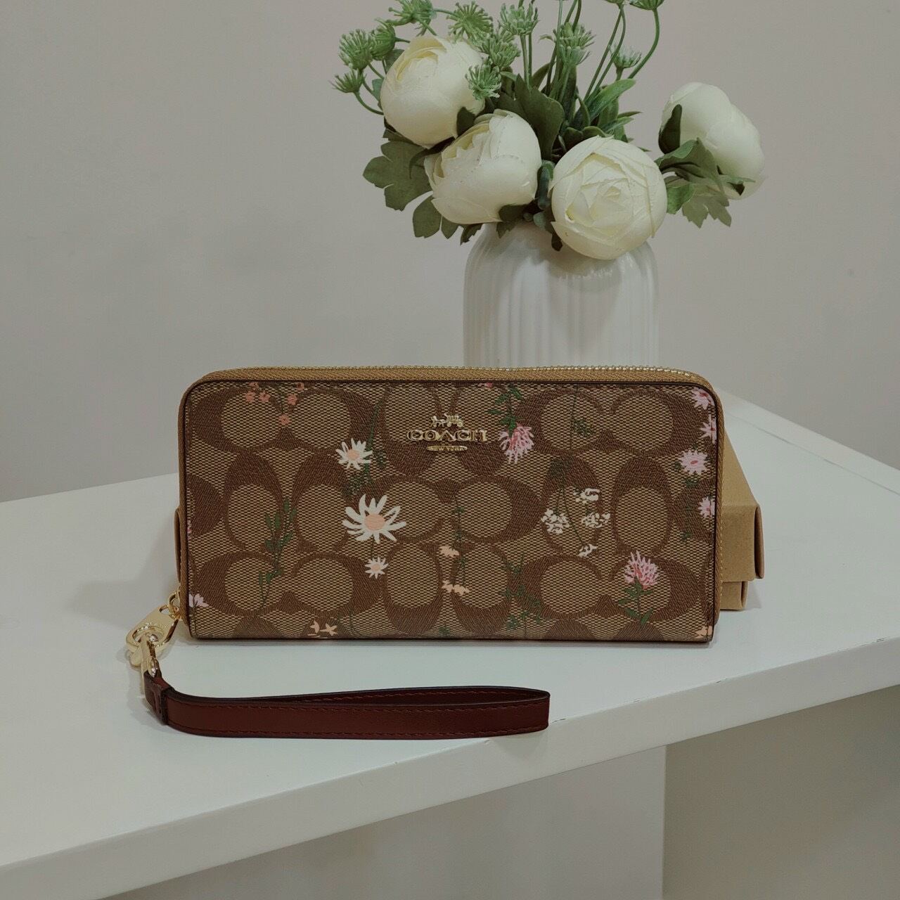 Ví C🅾️ACH Long Zip Around Wallet da thật siêu sang