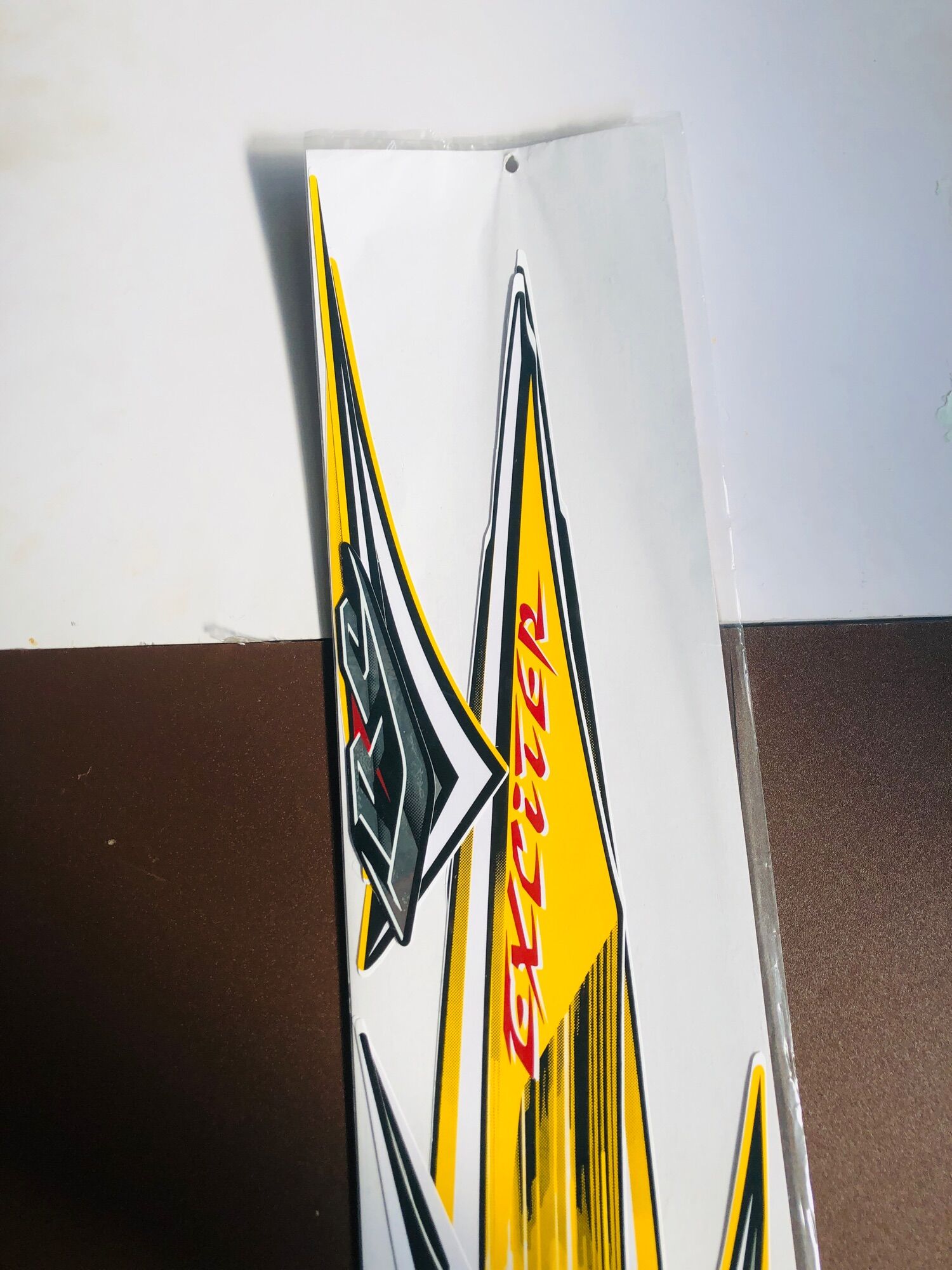 TEM EXCITER 2010 VÀNG ĐEN VT