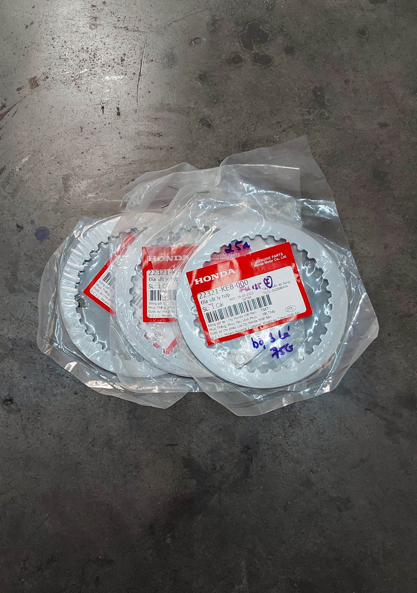 Lá sắt xe Future 16 Fi ( bộ 3 lá) hàng zin new chính hãng HonDa
- Hiện trạng : hàng mới 100%
- Đảm bảo hàng giống hình