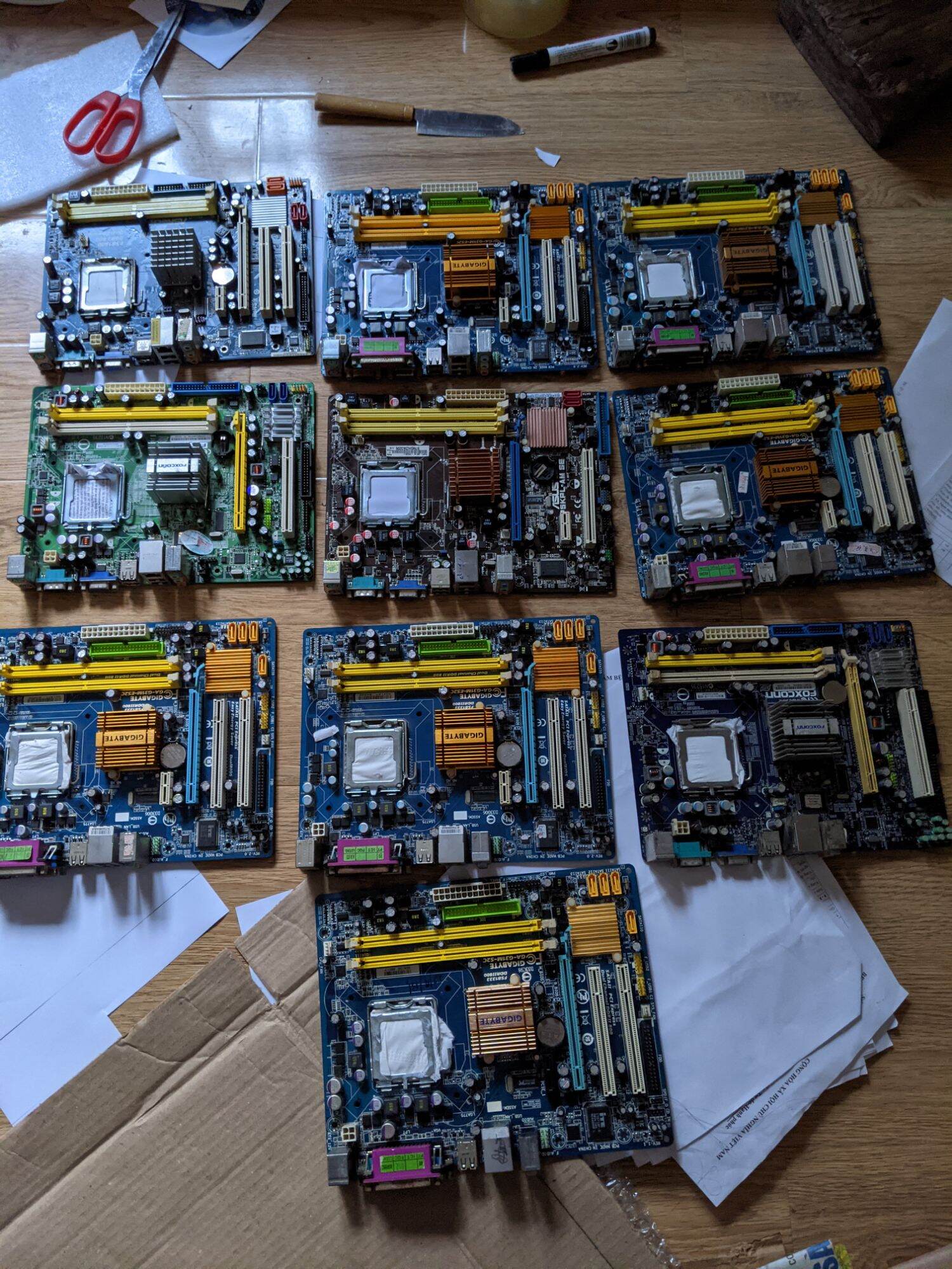 Combo main , ram, chip, nguồn ổ cứng ( đủ 1 bộ, cài sẵn win)