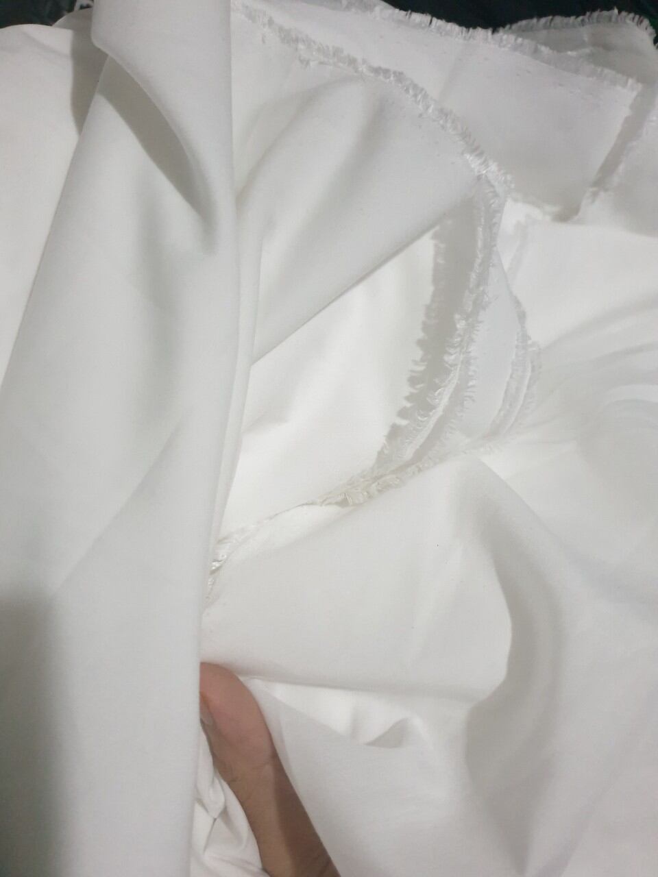 Vải kate lụa trắng sữa ,và kẻ hồng, chất vải mềm mịn, may áo sơmi, đồng phục học sinh, hàng cắt mét