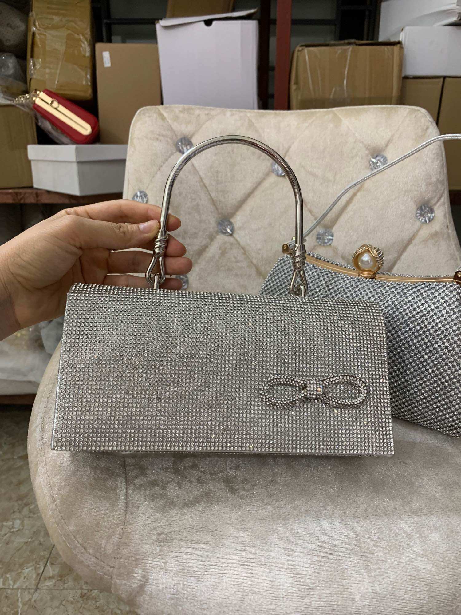 Clutch- ví cầm tay lụa đính đá cao cấp, trẻ trung