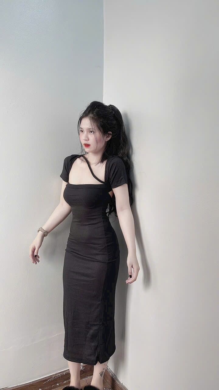 Đầm body dáng dài tay ngắn dây chéo ngực