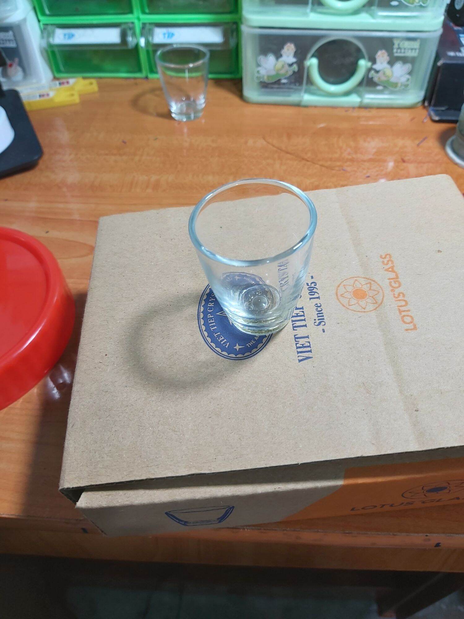 Ly từ dùng cho bình rót ruou cảm biến từ