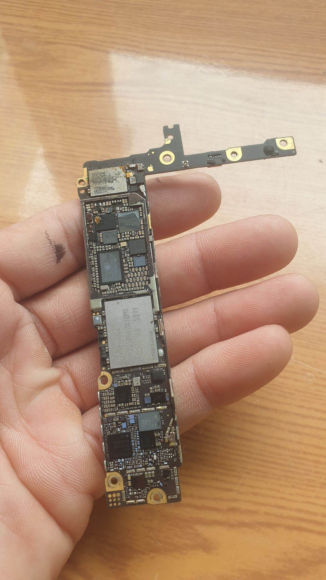 Xác Main I P 6plus mất nguồn lấy Linh kiện