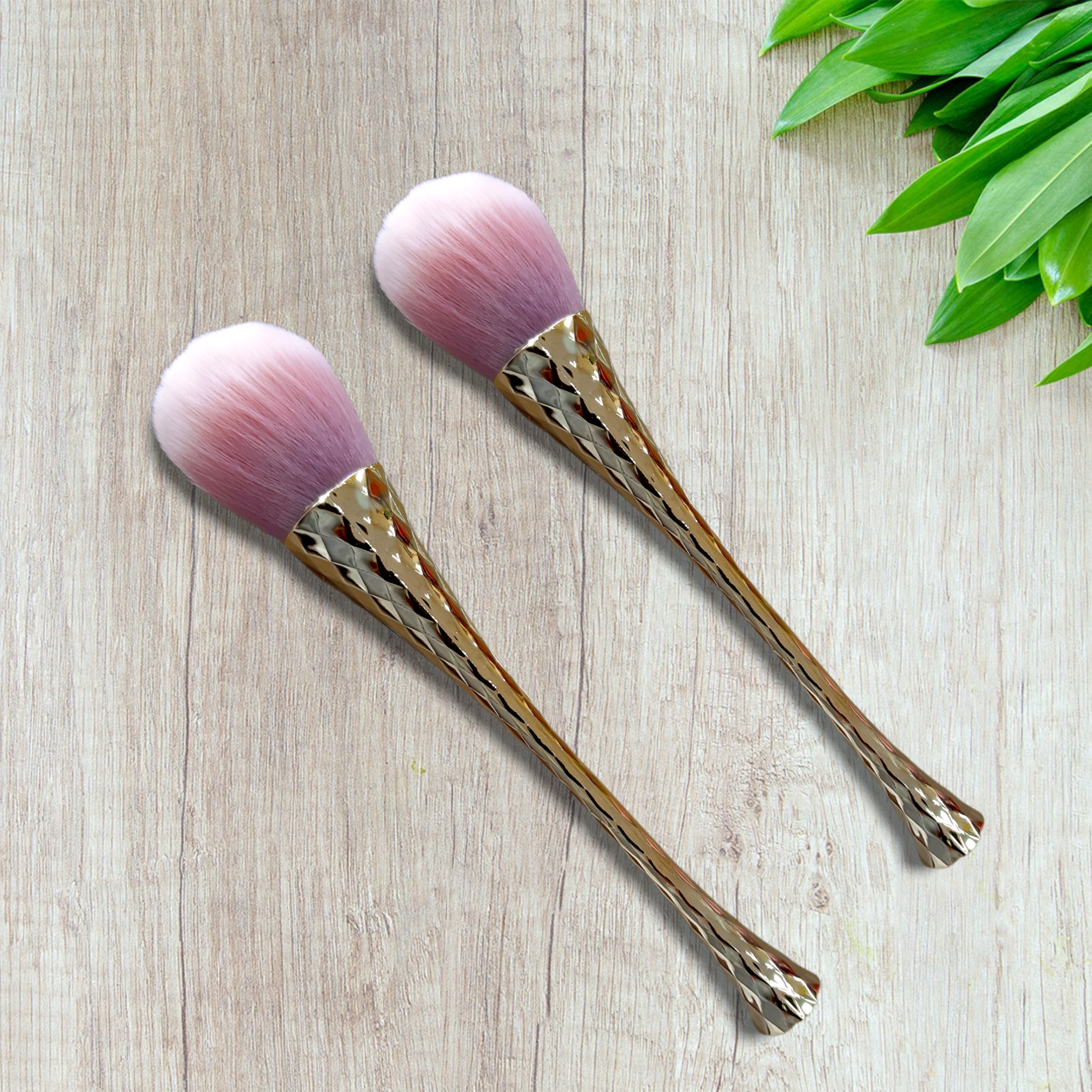 Cọ trang điểm, cọ phủi bụi nail cán vàng