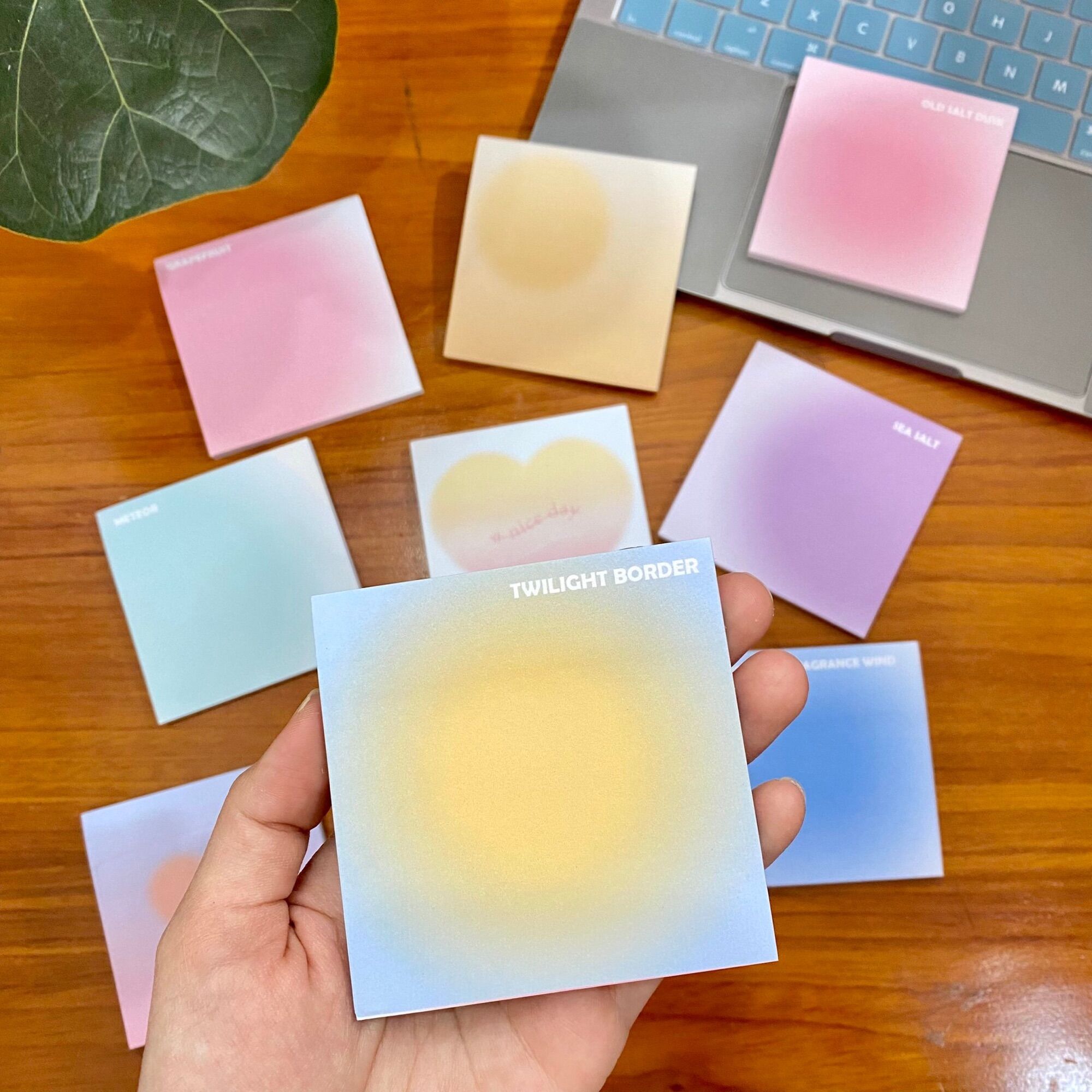 Set 50 tờ giấy note, giấy ghi chú cầu vồng gradient dáng vuông
