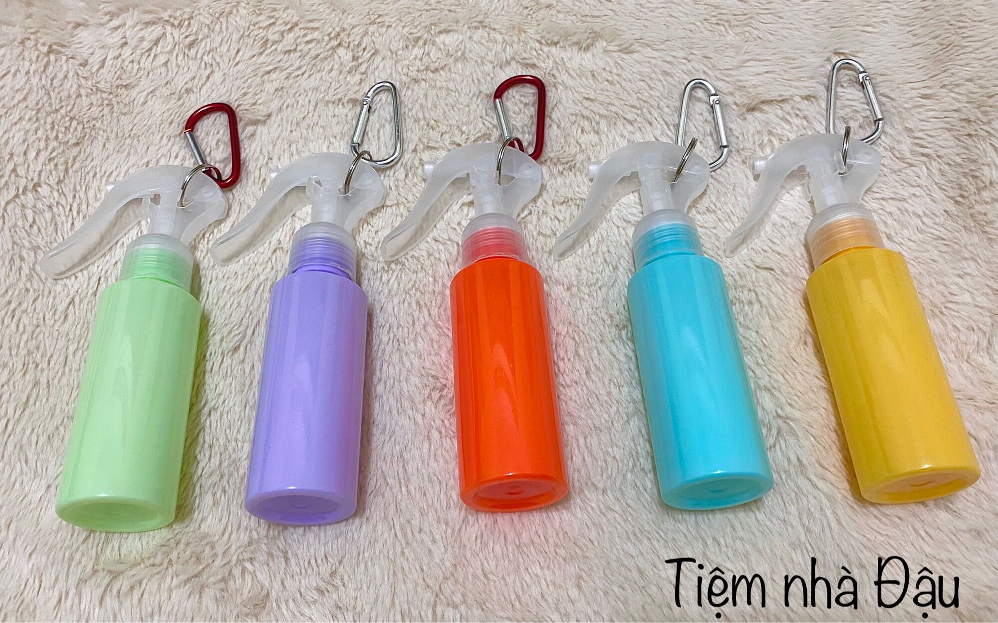 Bình xịt khuẩn mini 100ml kèm móc khoá siêu tiệm lợi ( tặng kèm sticker siêu dễ thương)