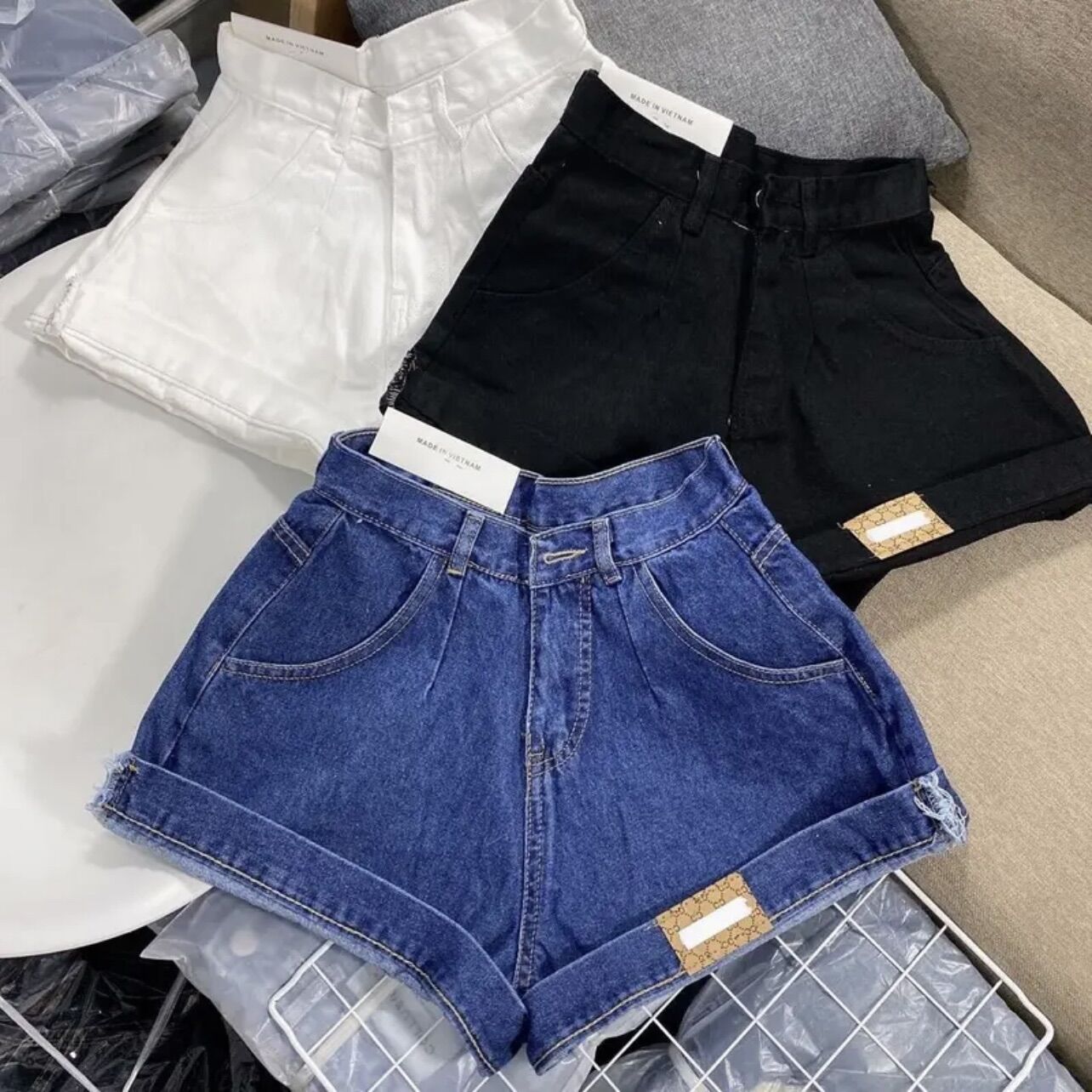 Quần short jean lưng cao lật lai mạc da