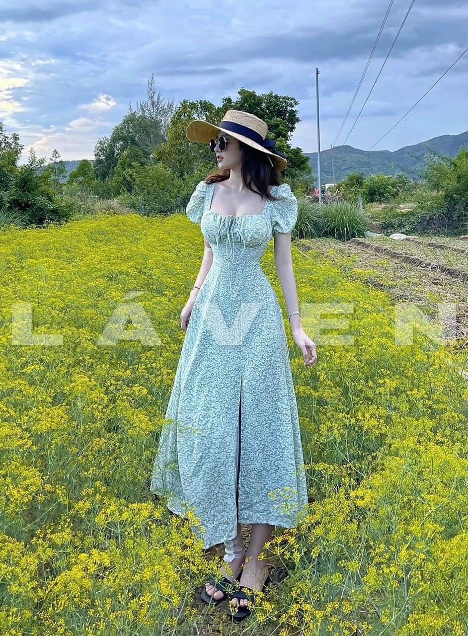 Đầm maxi hoa xanh xẻ tà đùi