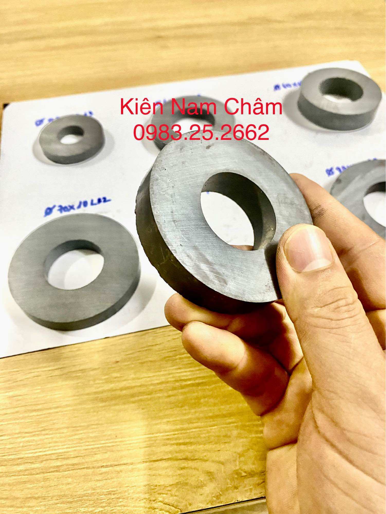 Nam châm vĩnh cửu có lỗ nhiều kích thước