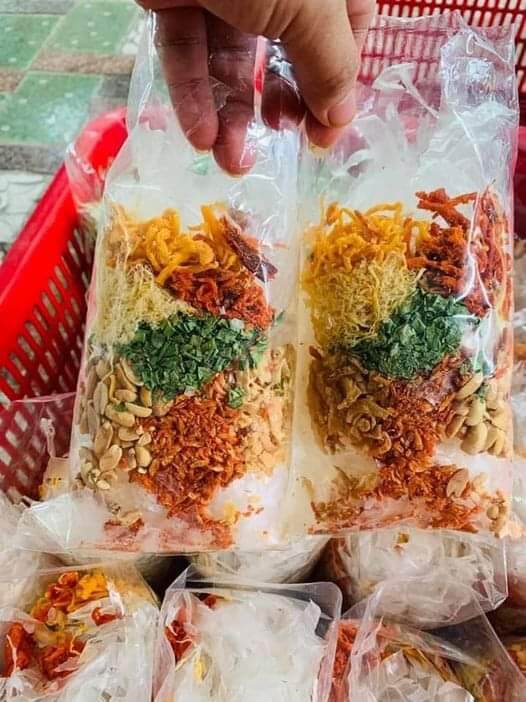 1 bịch bánh tráng trộn ngon mỹ vị