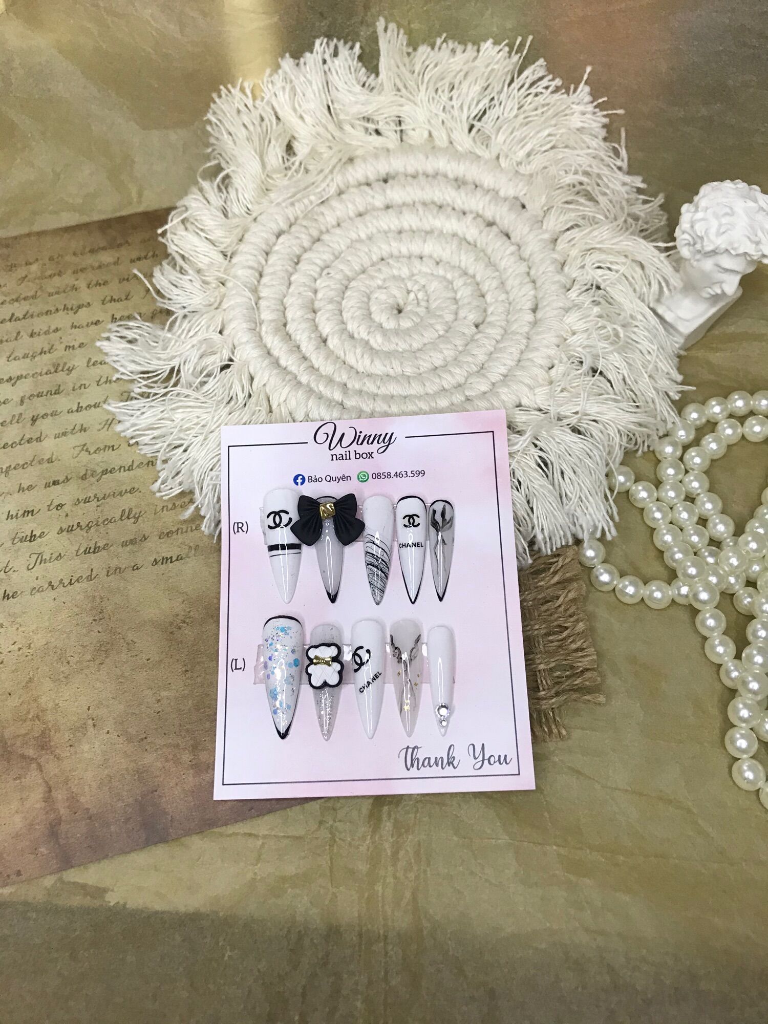 Nailbox móng up móng giả trắng đen chanel nơ đen