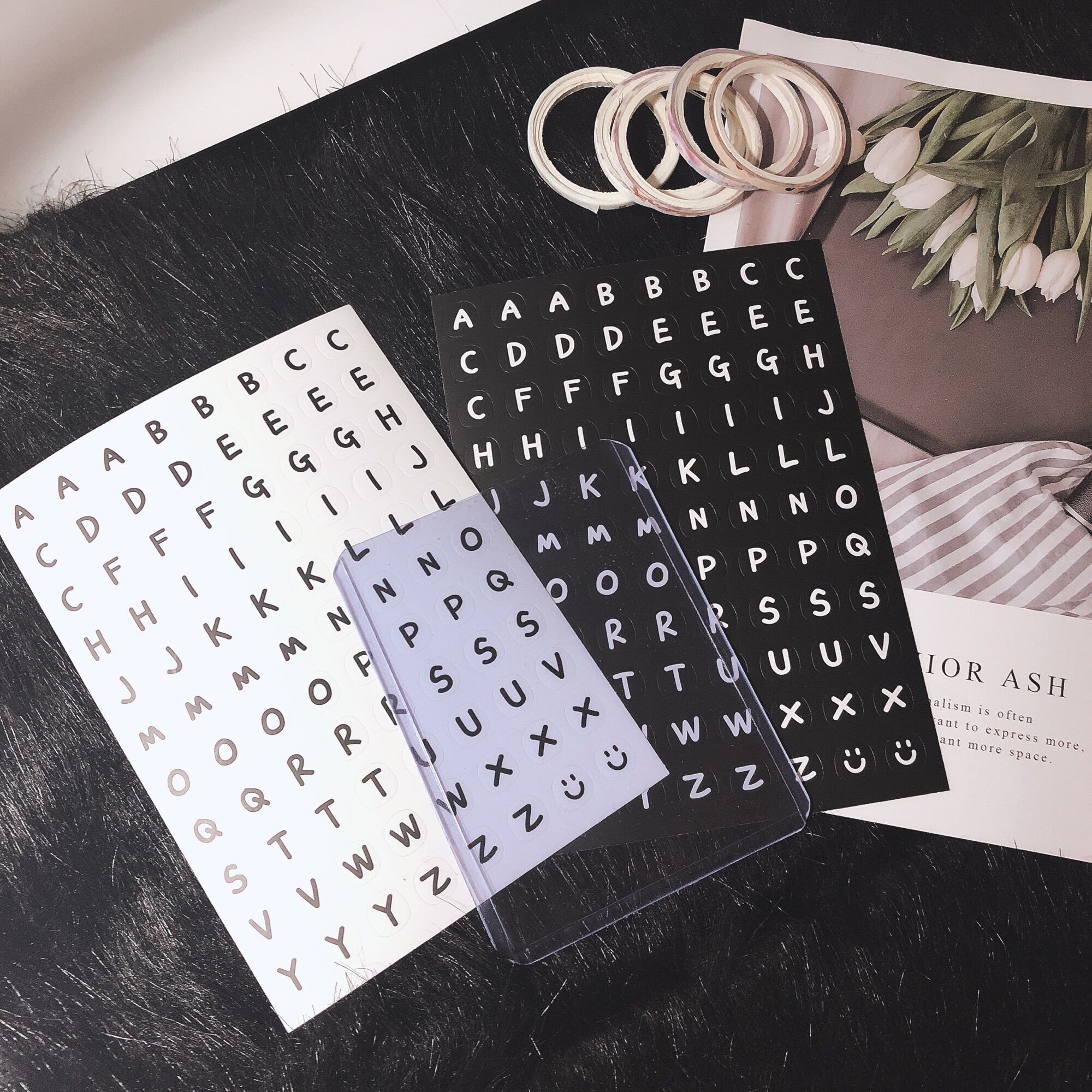 Toploader đựng card idol set sticker bảng chữ cái