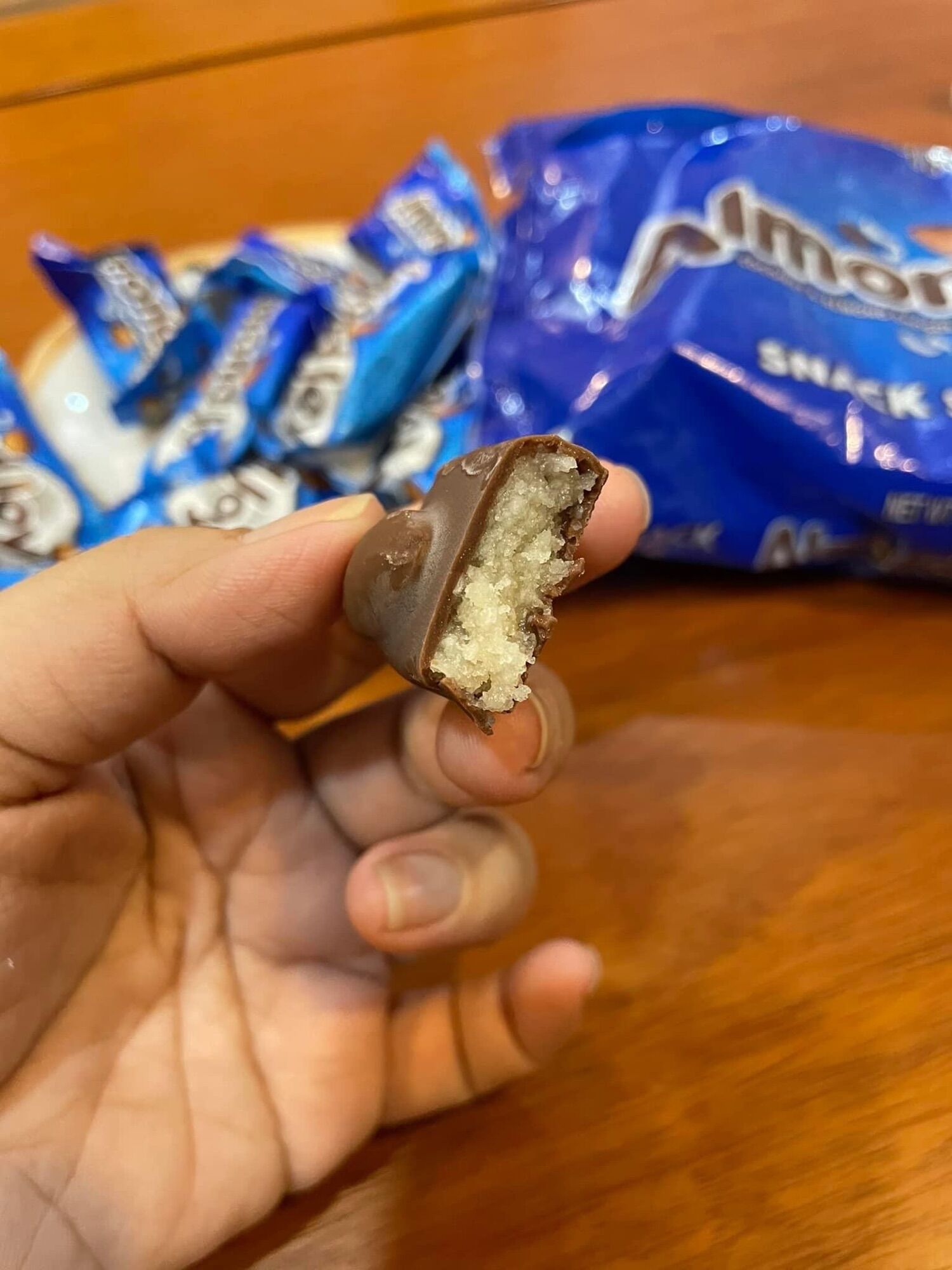 Socola dừa hạnh nhân Almond joy 320g ( nhập từ Mỹ, Air)