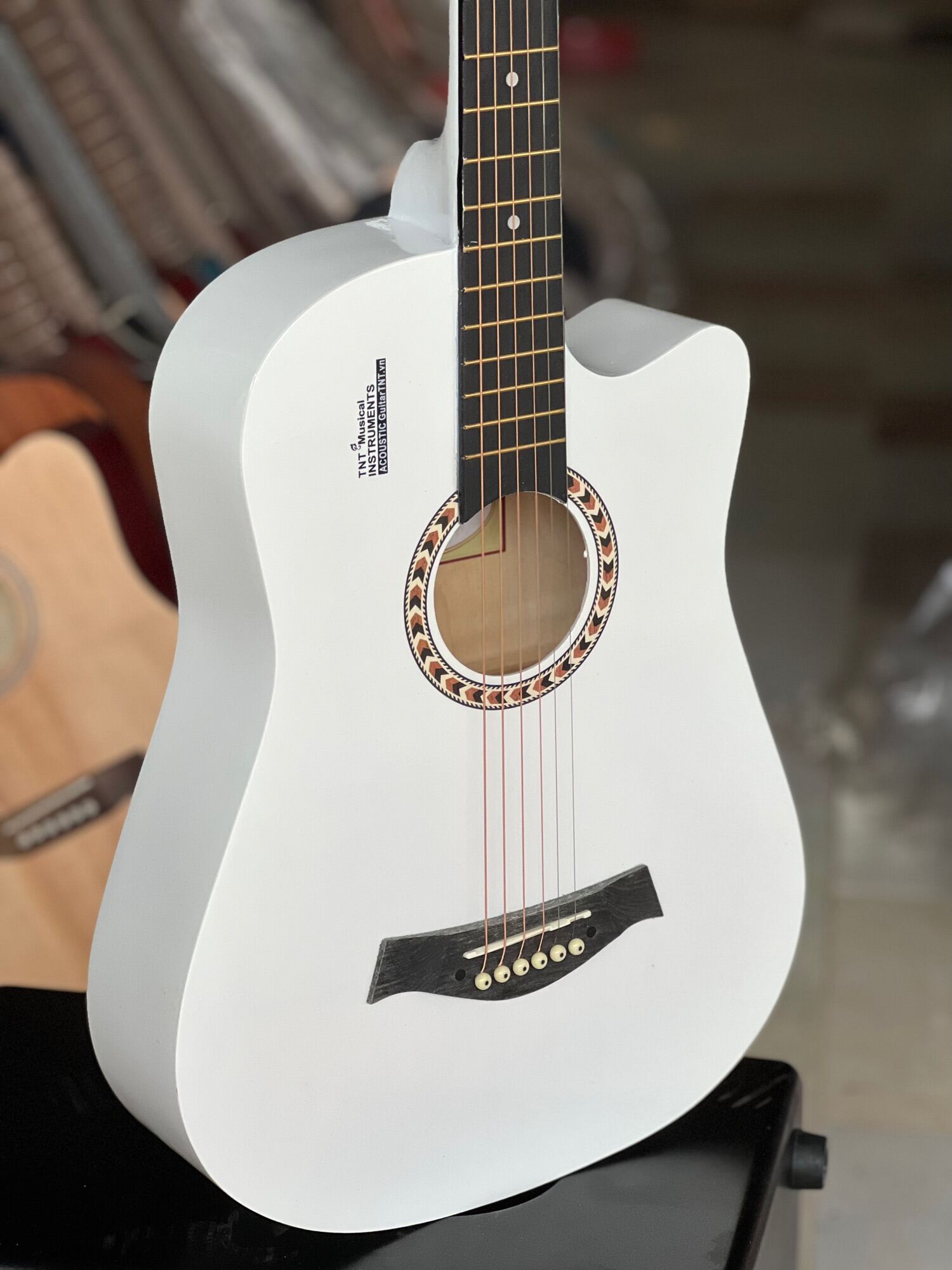 guitar acoustic T70 nhiều phần quà hấp dẫn lên đến 10 món phụ kiện cho khách hàng thân yêu