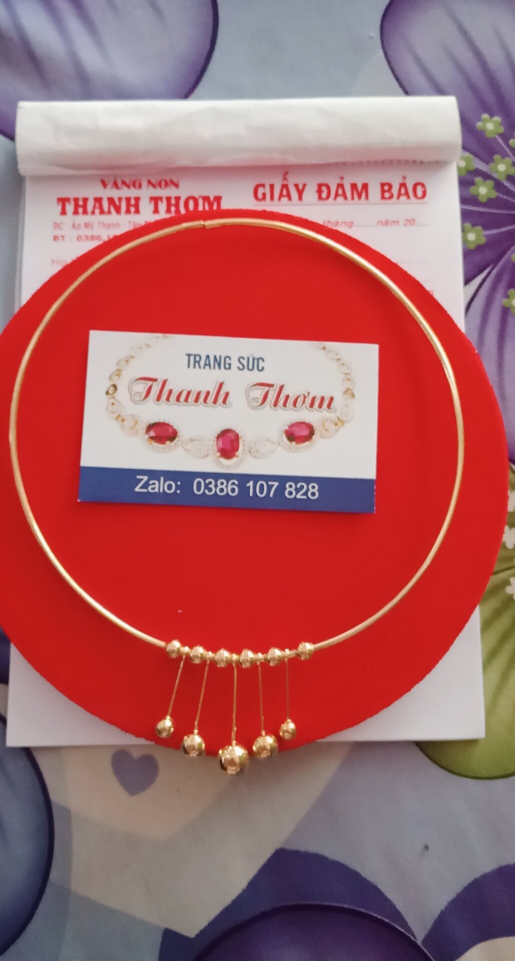 Kiềng cổ đeo mãi không đen