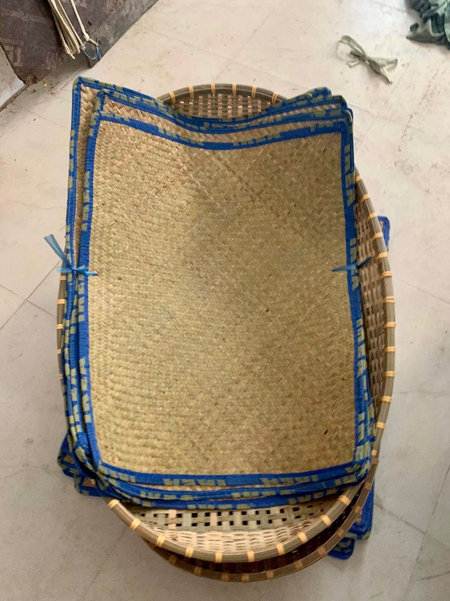 Chiếc lót nôi tre cho em bé