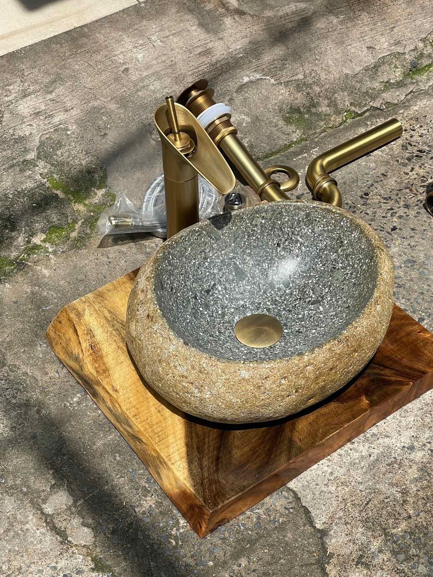 Bộ lavabo đá cuội ( Gồm : Chậu + vòi thác + xã)