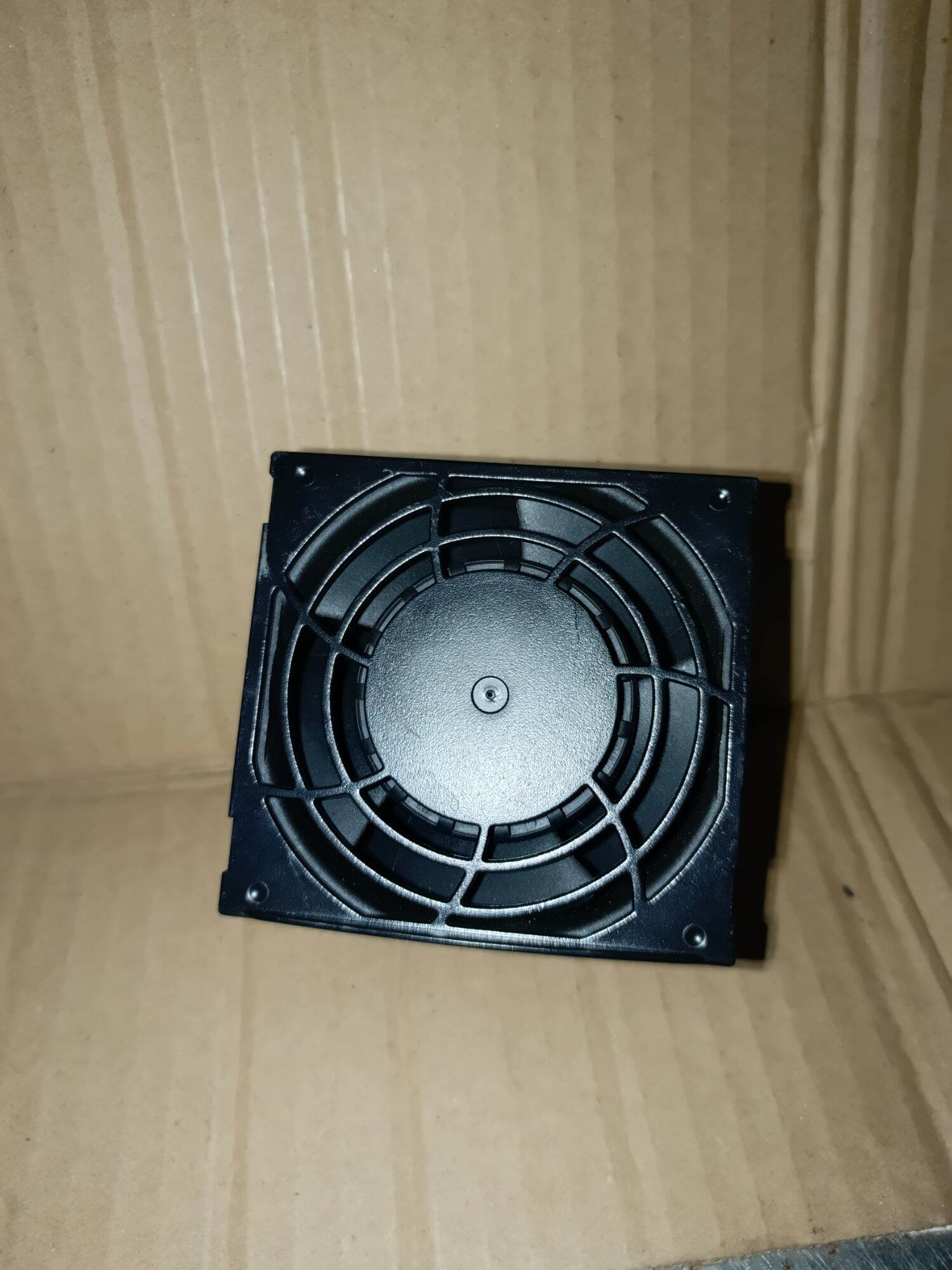 Quạt Tản Nhiệt 8x8cm~ 1.8A~12v