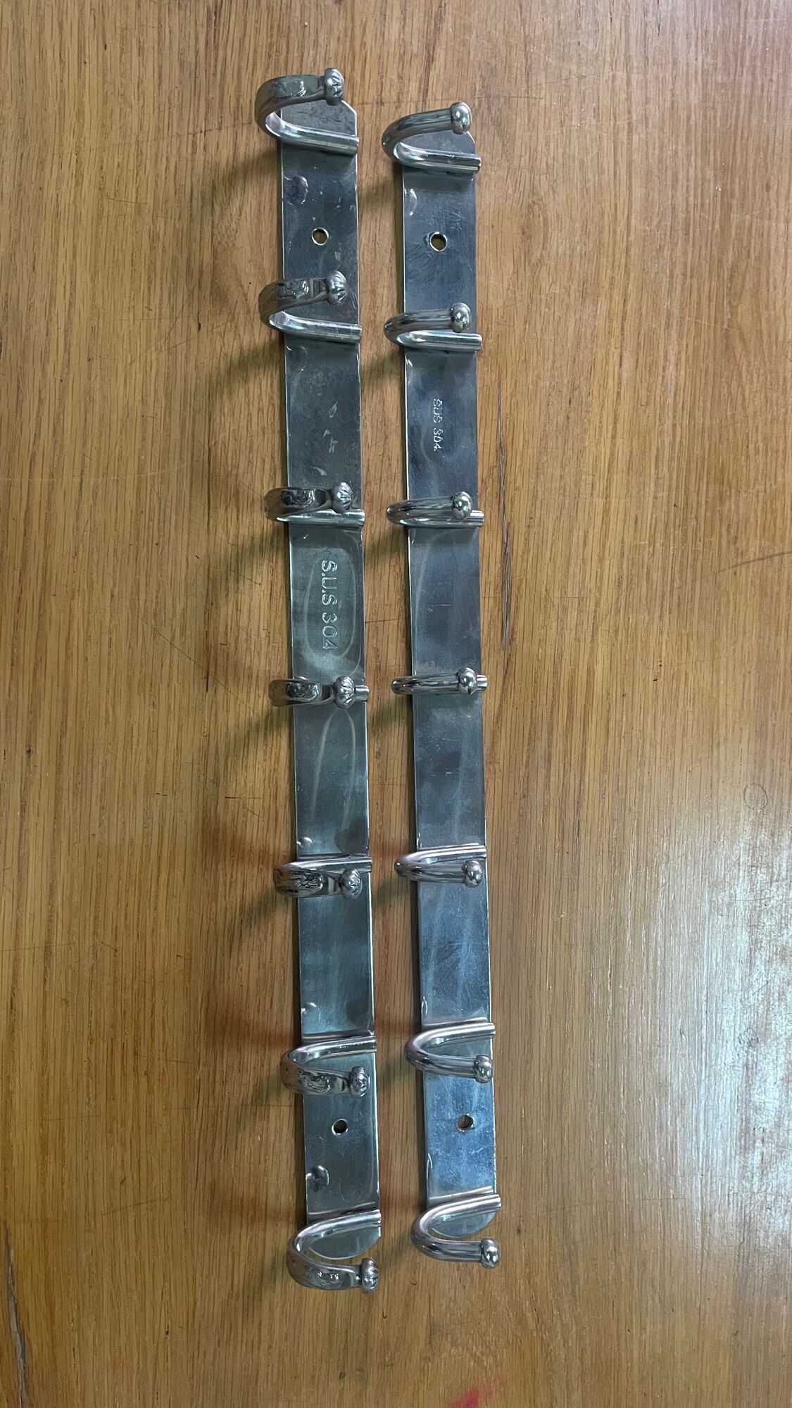 Móc áo, móc treo quần áo, móc áo bắt vào tường inox 201