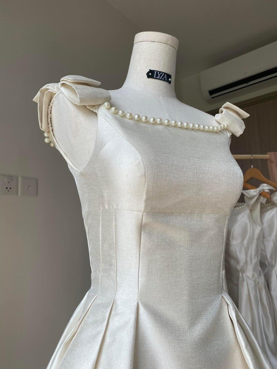 Váy tafta đính ngọc hàng cao cấp dự tiệc