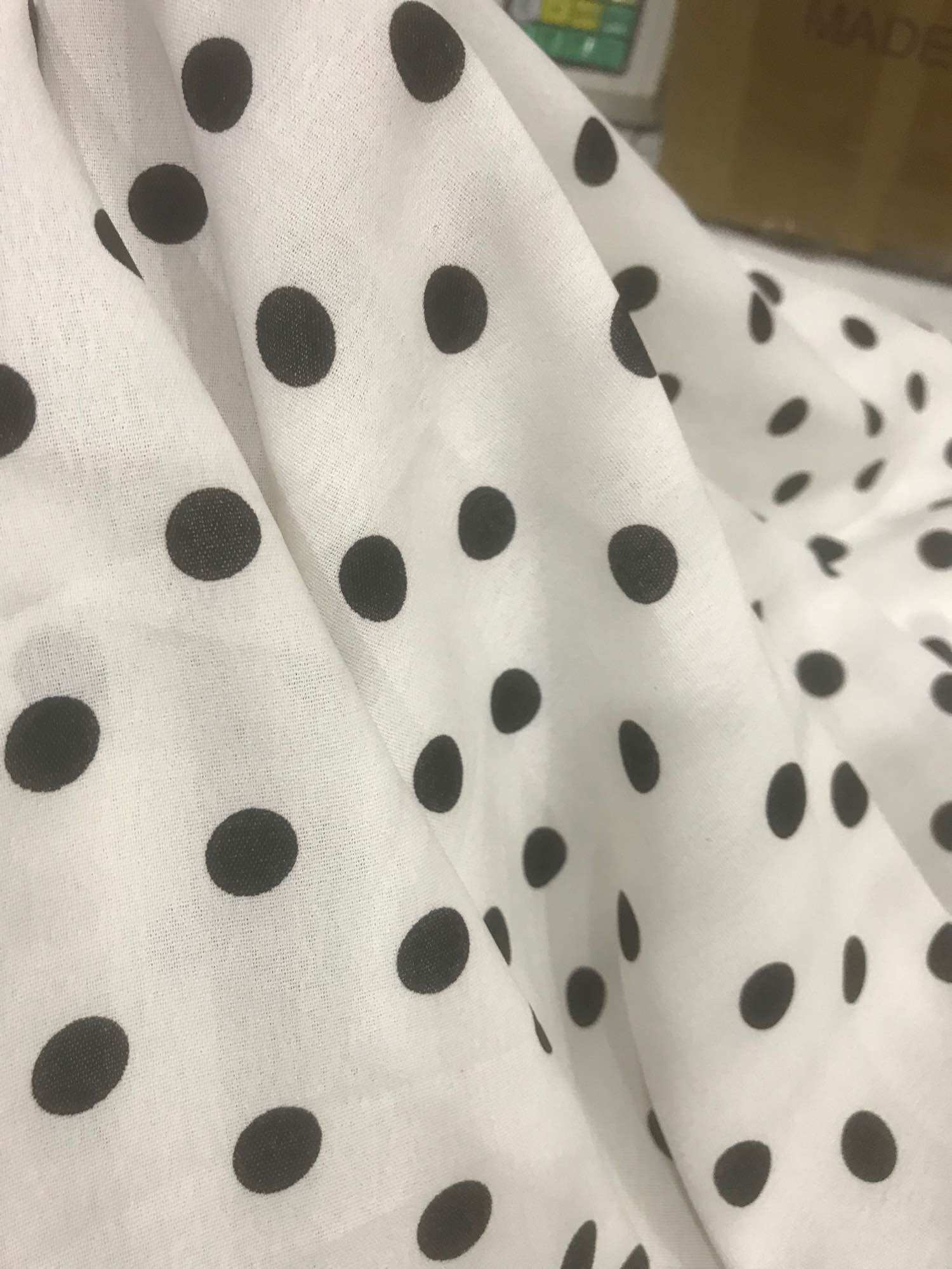 Vải Đũi Cotton chấm bi đen nền trắng mềm rũ mát may đầm váy,áo kiểu ,áo sơ mi áo dài thời trang