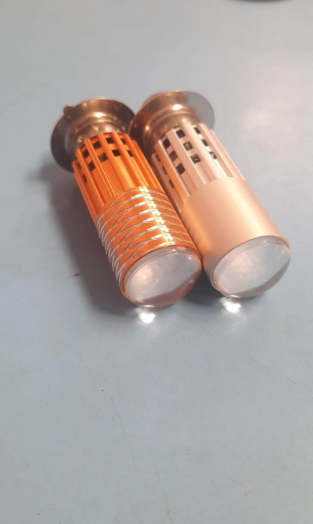 Bóng pha Led chân M5 cos vàng pha trắng.