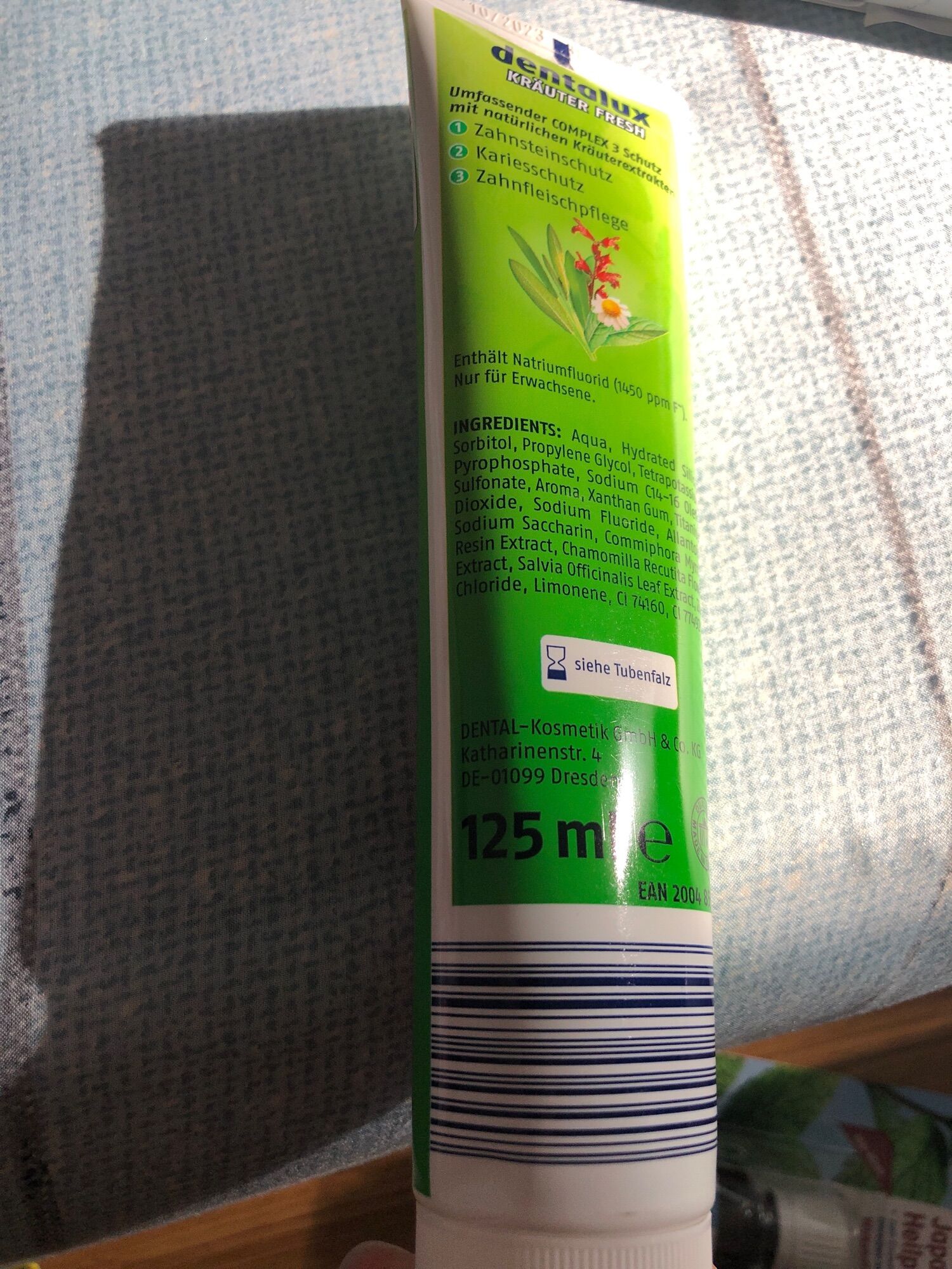 kem đánh răng Dentalux,hàng của Đức