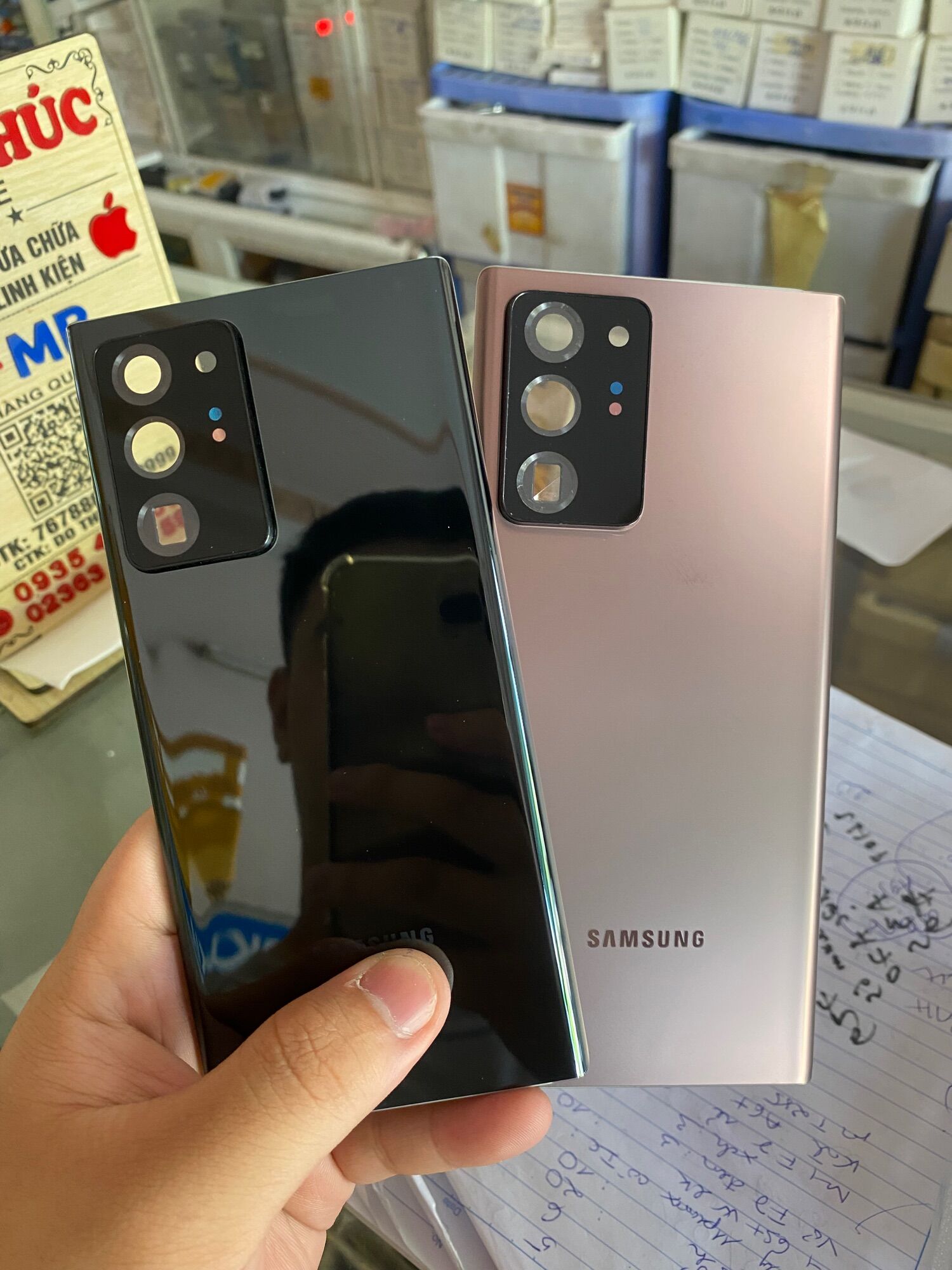 Lưng Samsung Note 20 Ultra có kính cam