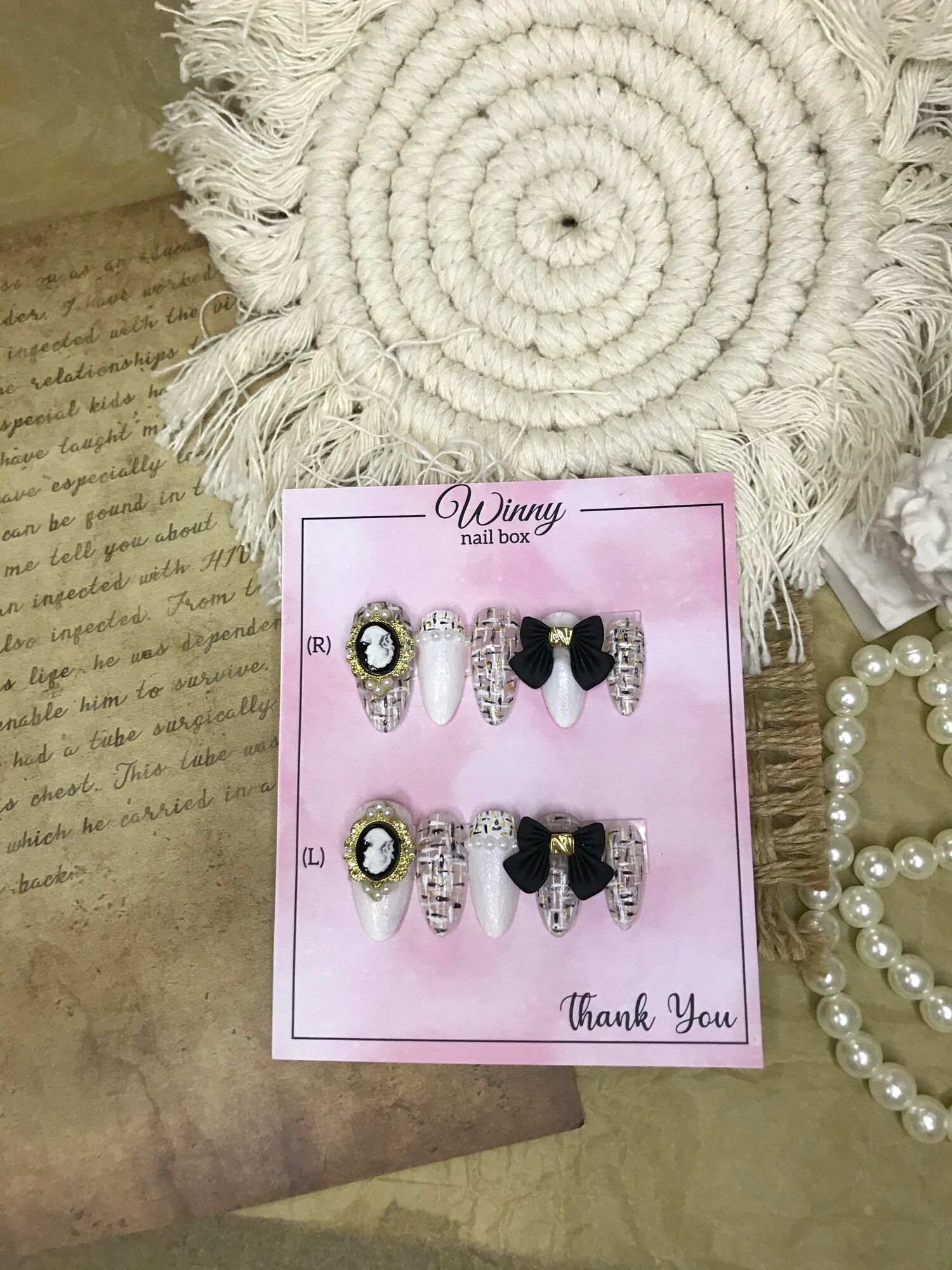 Nailbox móng up móng giả trắng đen cham thiên thần