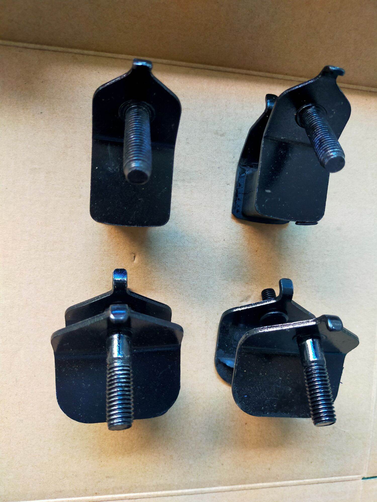  Chân cao su giảm rung máy phát điện xăng 5kw chân giảm dật,đế cao su giảm chấn cho động cơ cục cao su giảm dật cho máy phát điện chạy xăng 5kw 7kw 6500e 7000le 9000le gx390 188F 