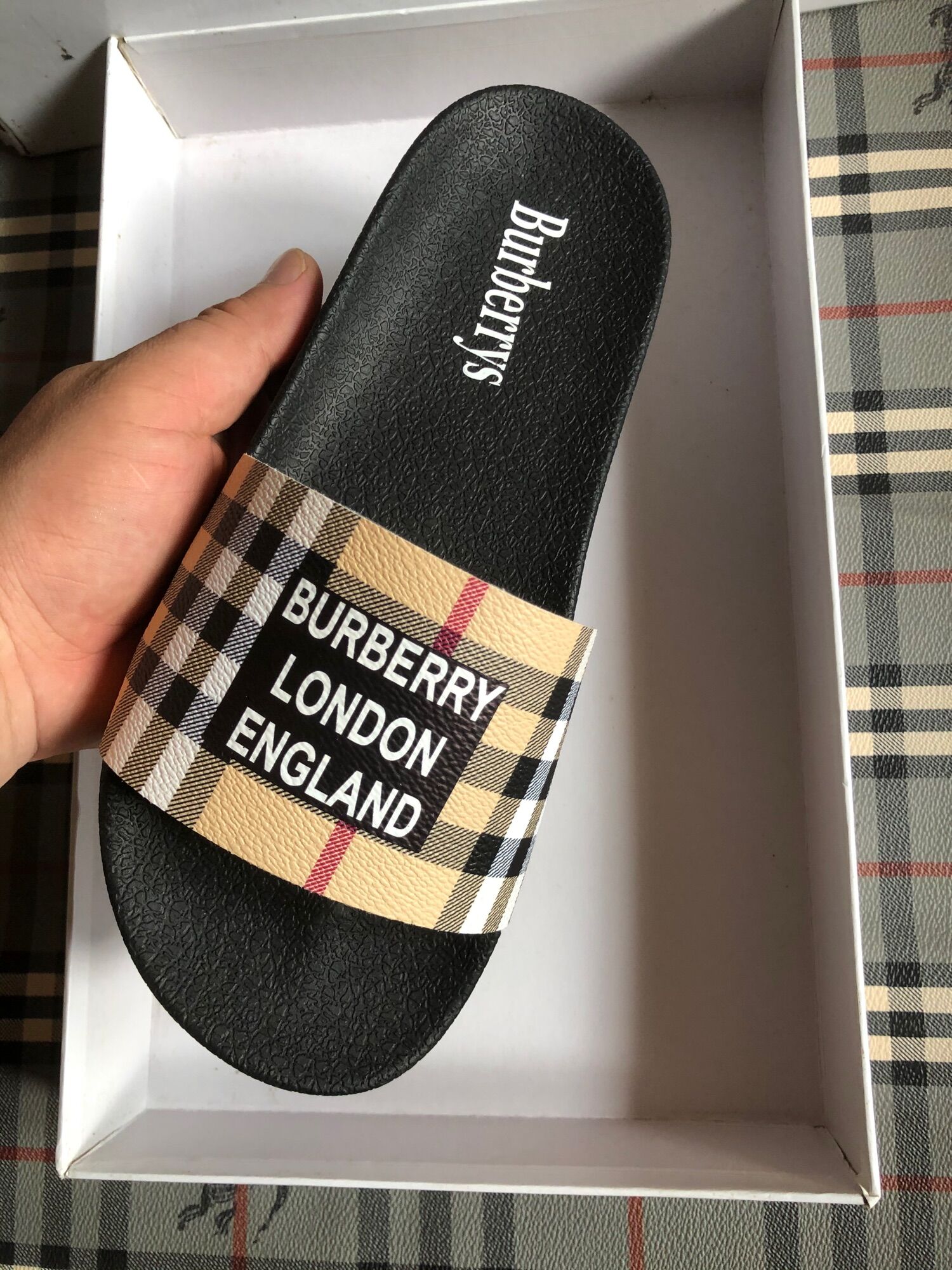 ✅ Dép quai ngang Burbery Nam full size 38-43
