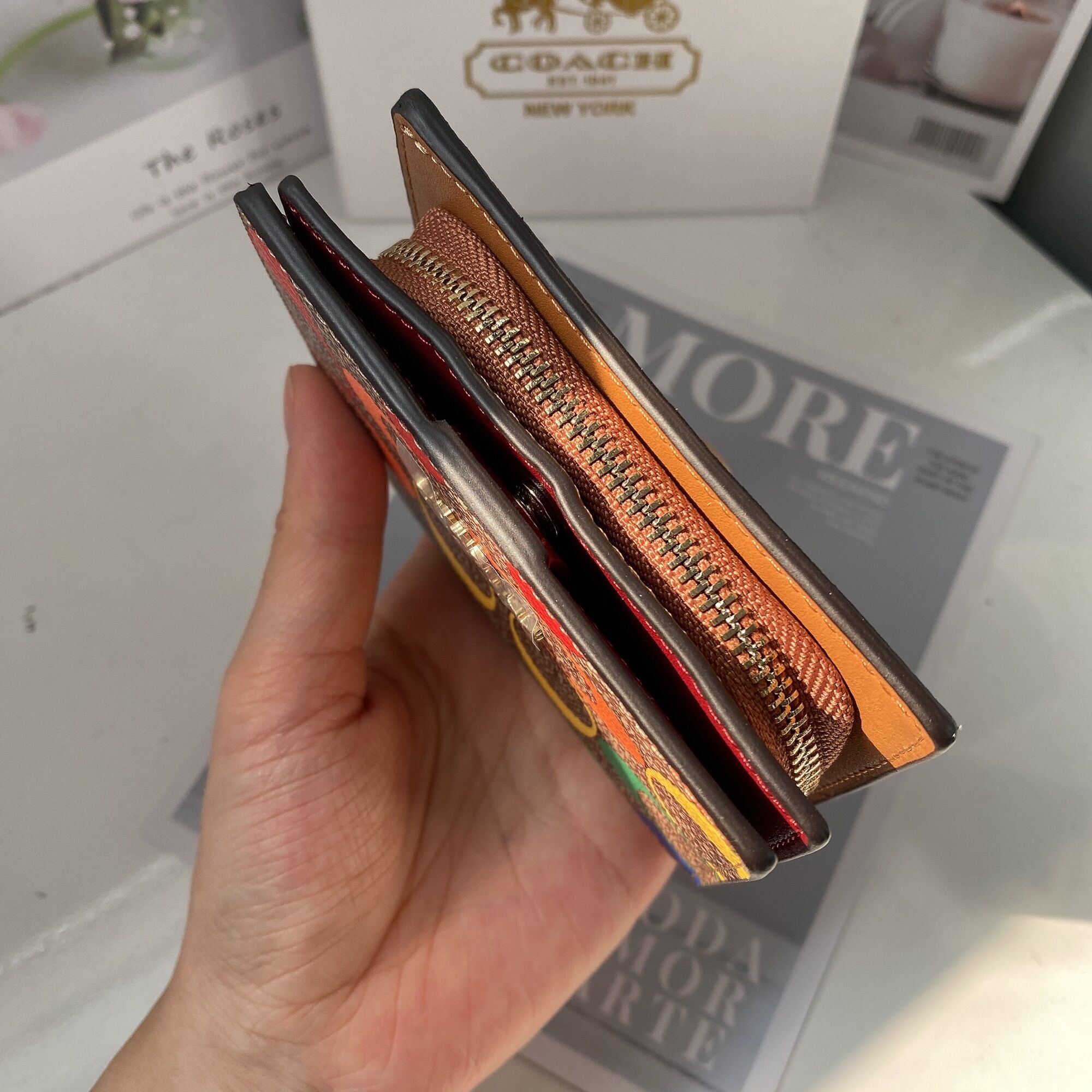 VÍ COACH - SNAP WALLET IN RAINBOW SIGNATURE CANVAS✅ (C4536)