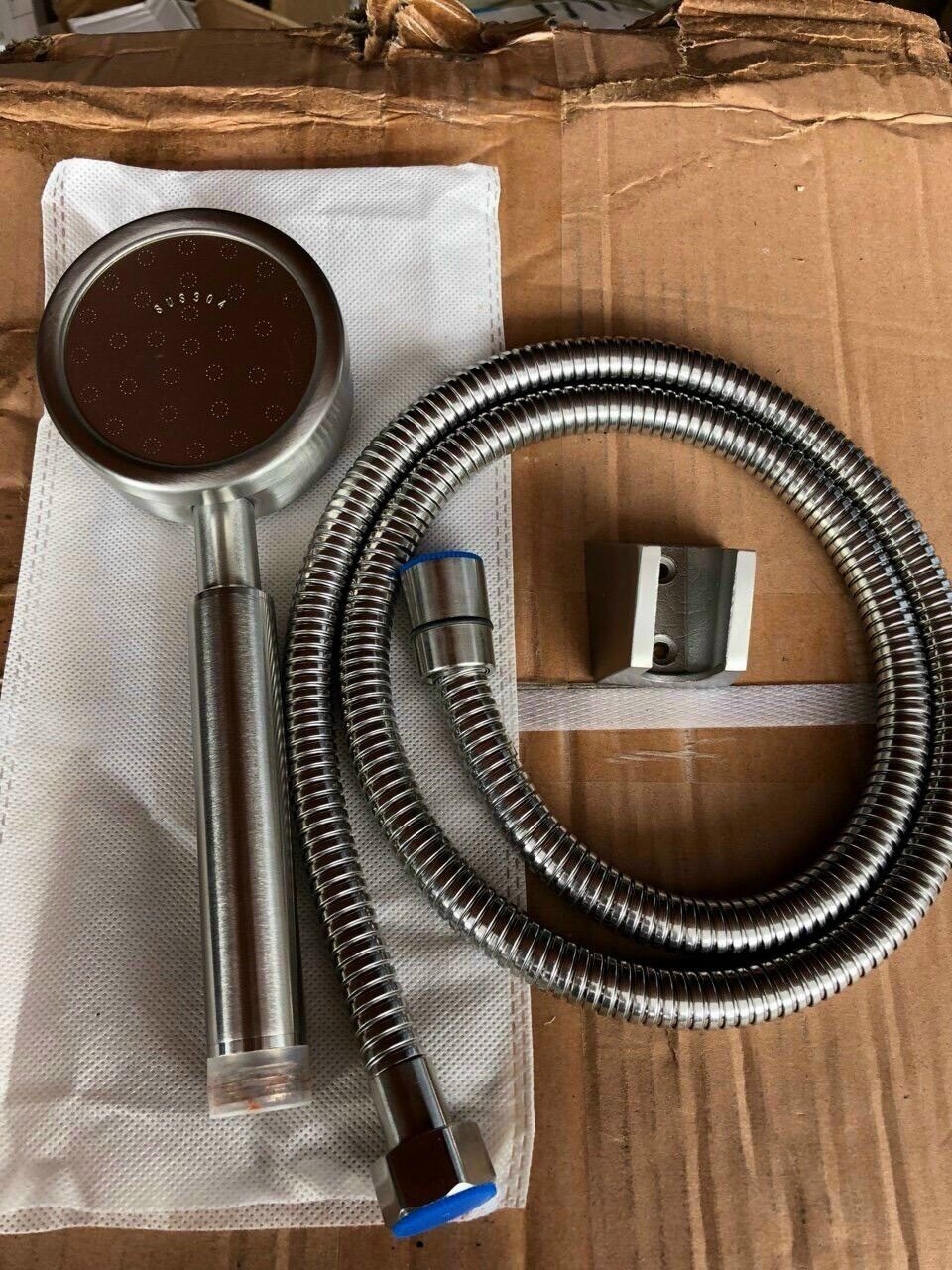 Vòi hoa sen tăng áp inox 304 ( có dây và bát gài)