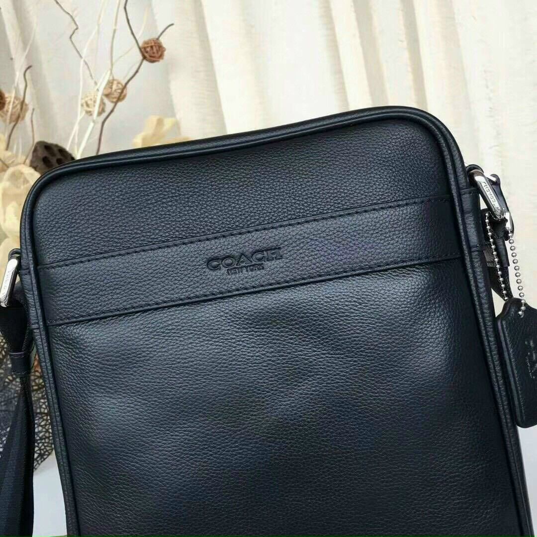 Túi Coach nam đeo chéo xịn xò