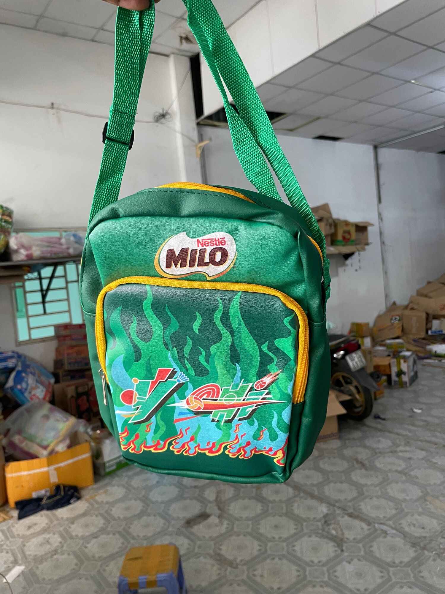 —-Túi đeo milo