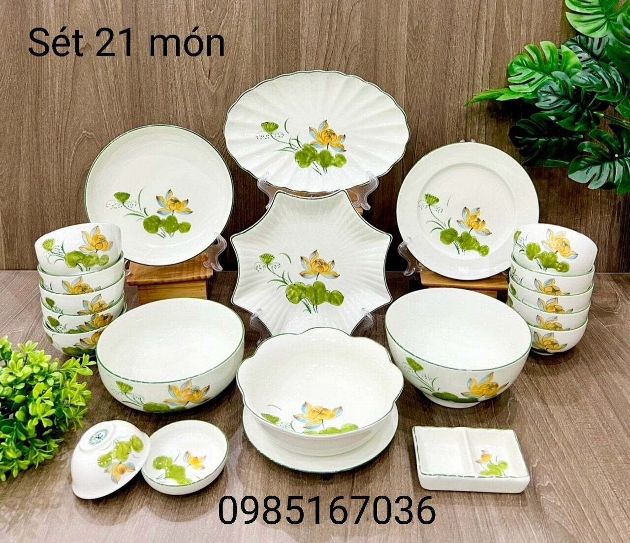 Các sét bát đĩa men kem vẽ sen cam.Hàng gốm sứ Bát Tràng.