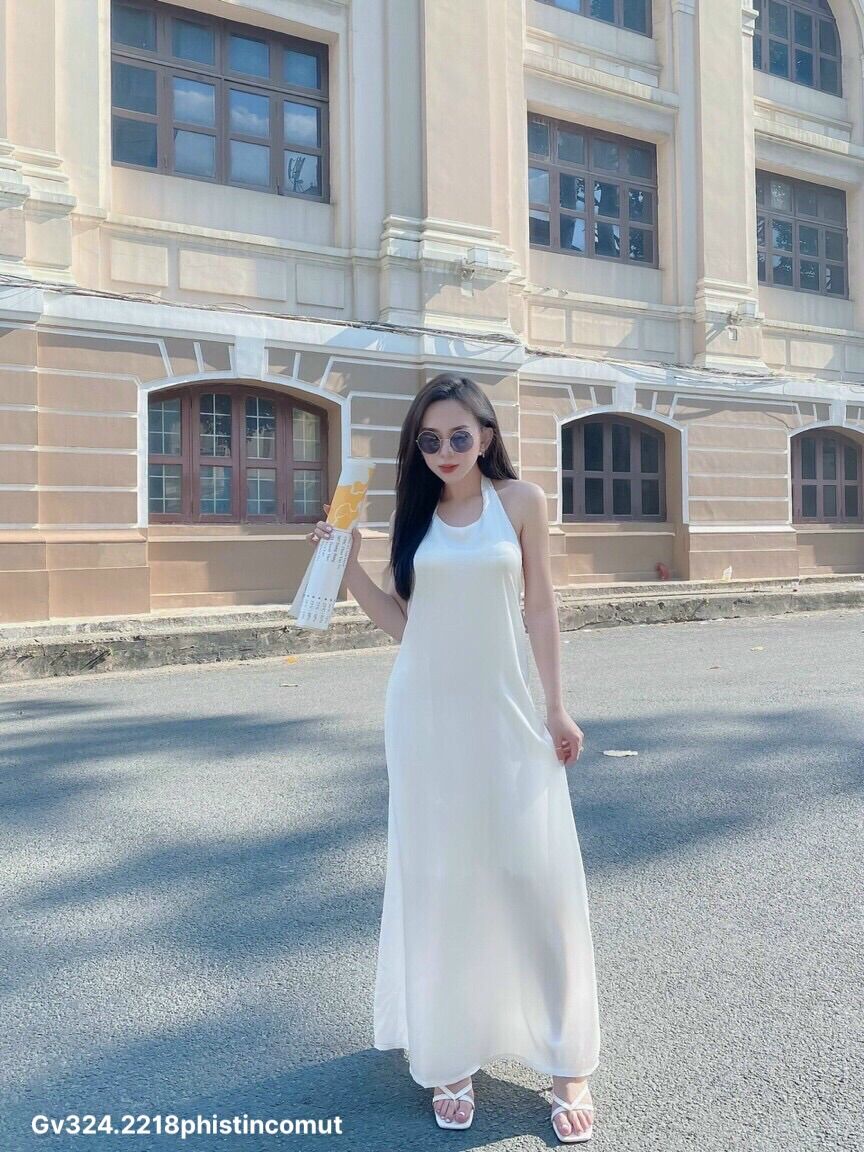 Đầm maxi lụa cổ yếm hở lưng có mút
