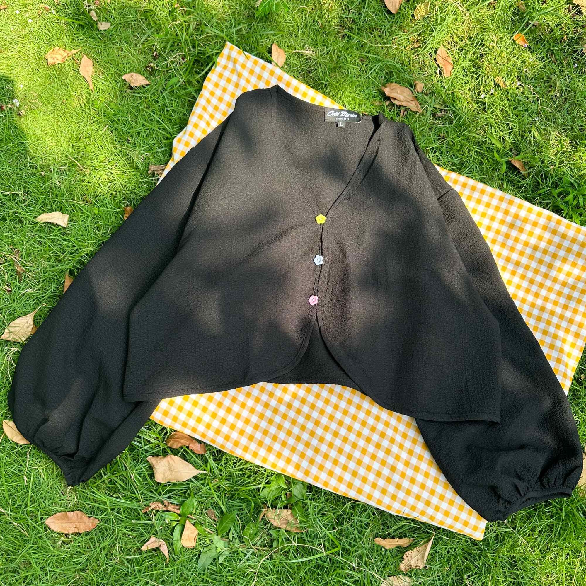 OOTD BIGSIZE | Áo khoác cardigan mỏng cúc hoa