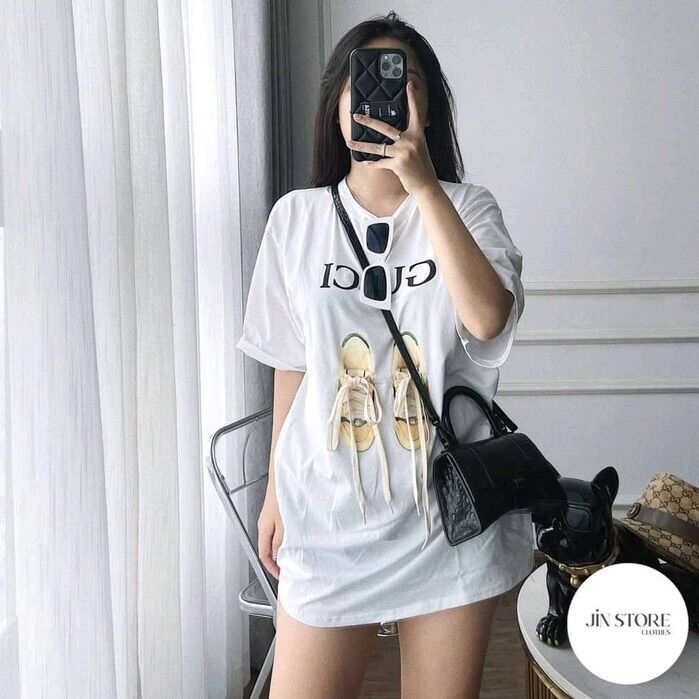 Áo thun hình đôi giầy tay lỡ form rộng