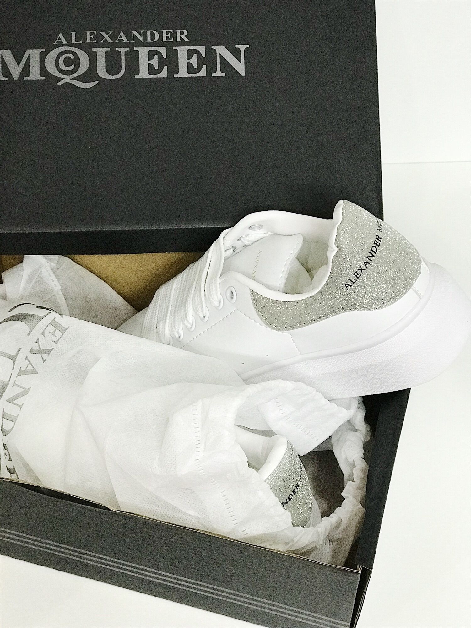 Sneaker Mcqueen Trắng Gót Bạc