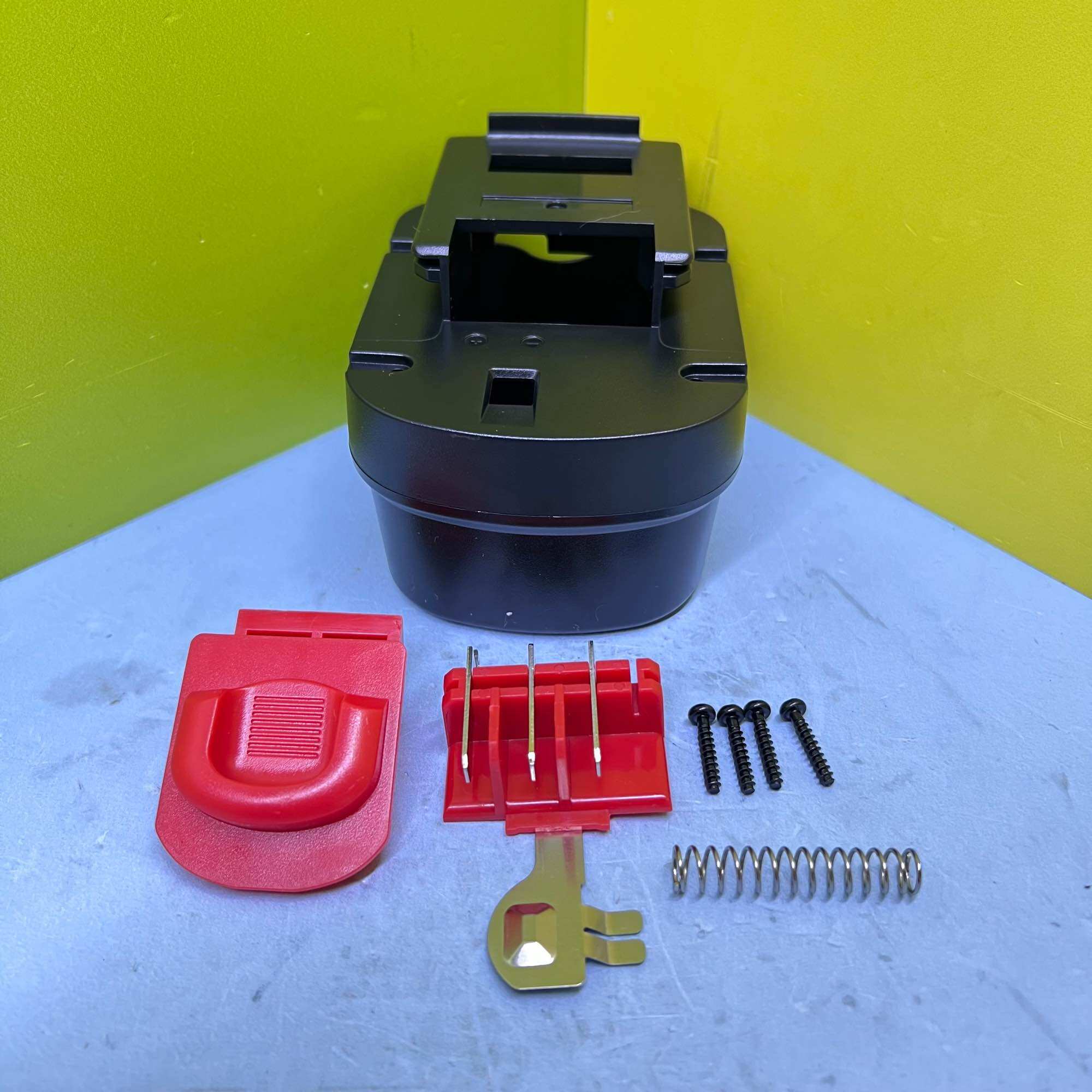 Vỏ pin Black&Decker 12V trượt ( loại niken )