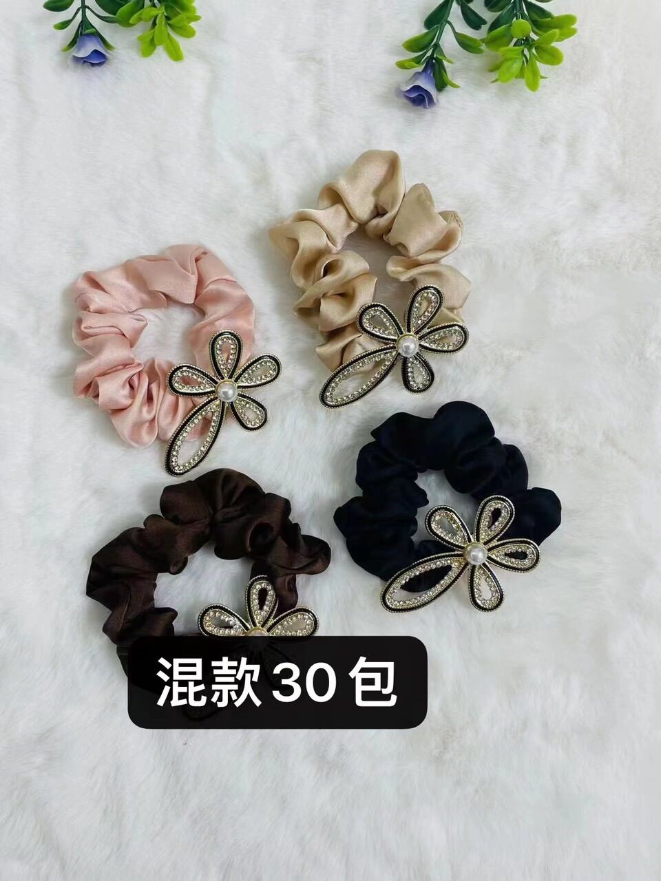 cột tóc ren đính đá sang trọng