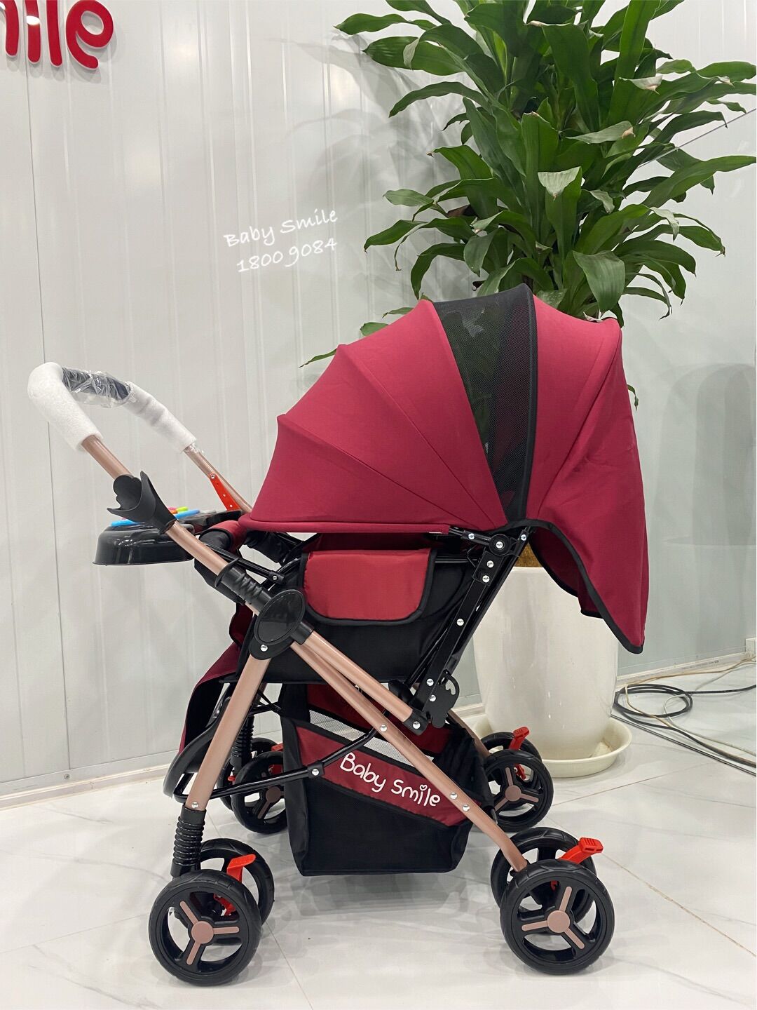 Xe đẩy HT105 đẩy 2 chiều, 3 tư thế, khung vàng đồng