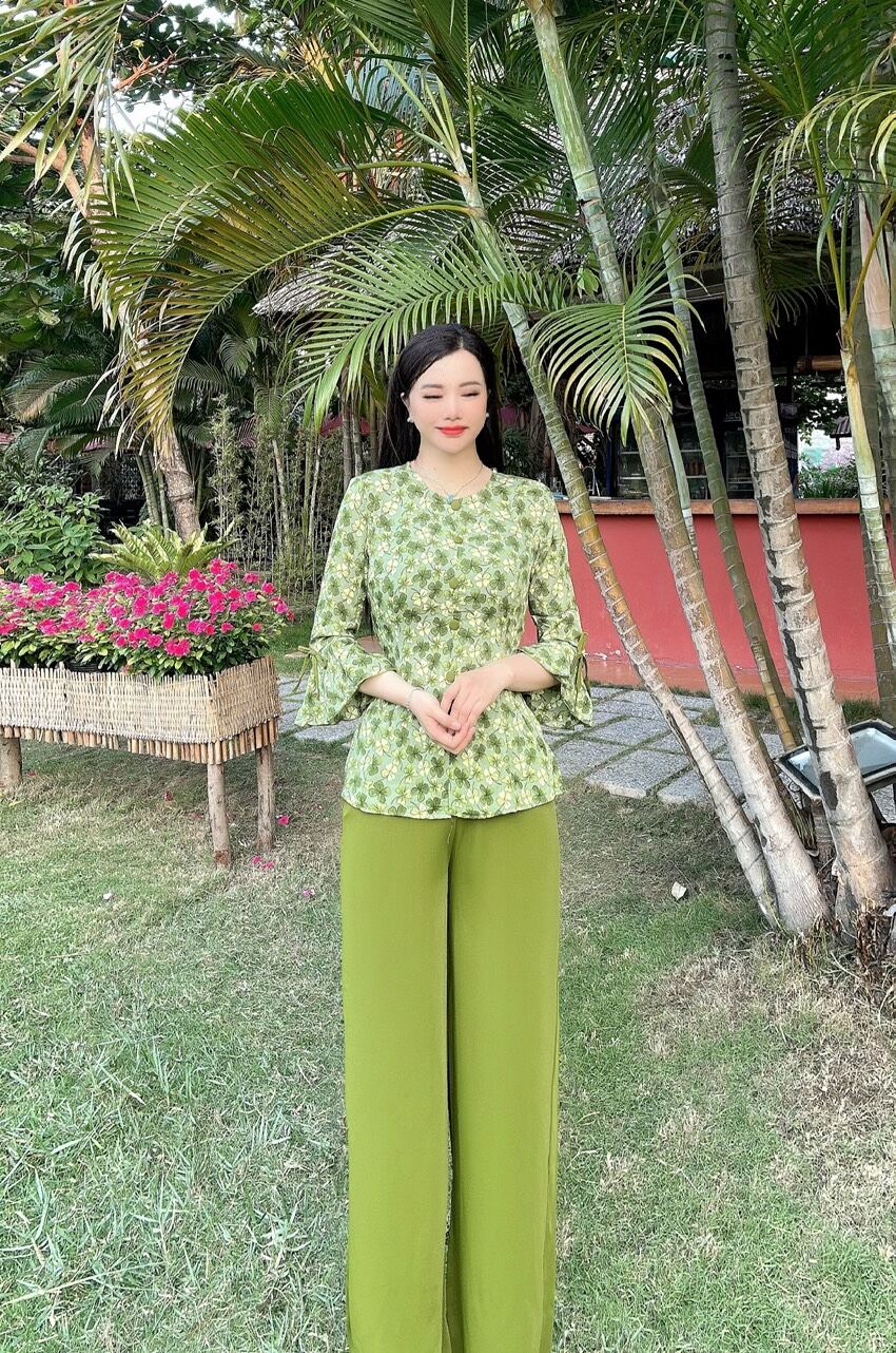 Bộ bà ba cổ tròn tay loe nút bọc vải