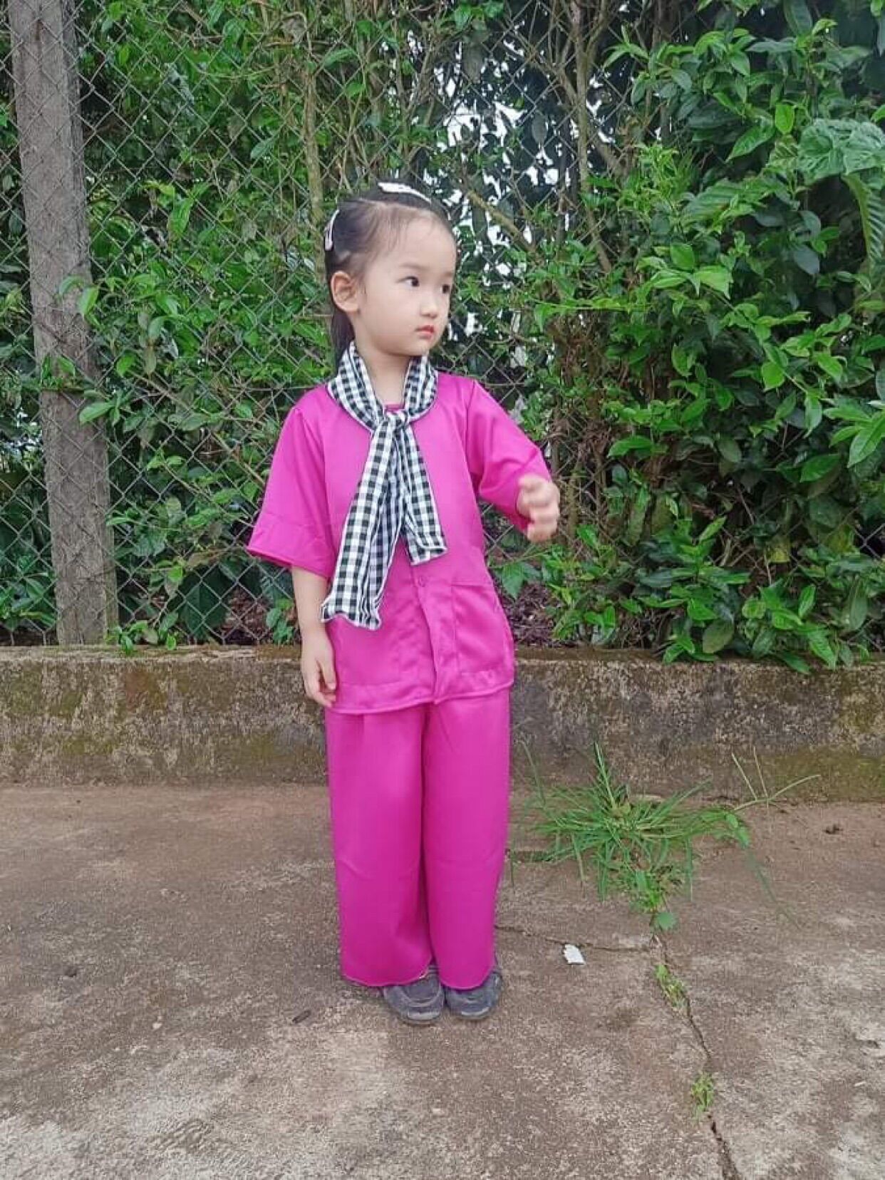 Bộ bà ba cộc tay tặng kèm khăn rằn cho bé