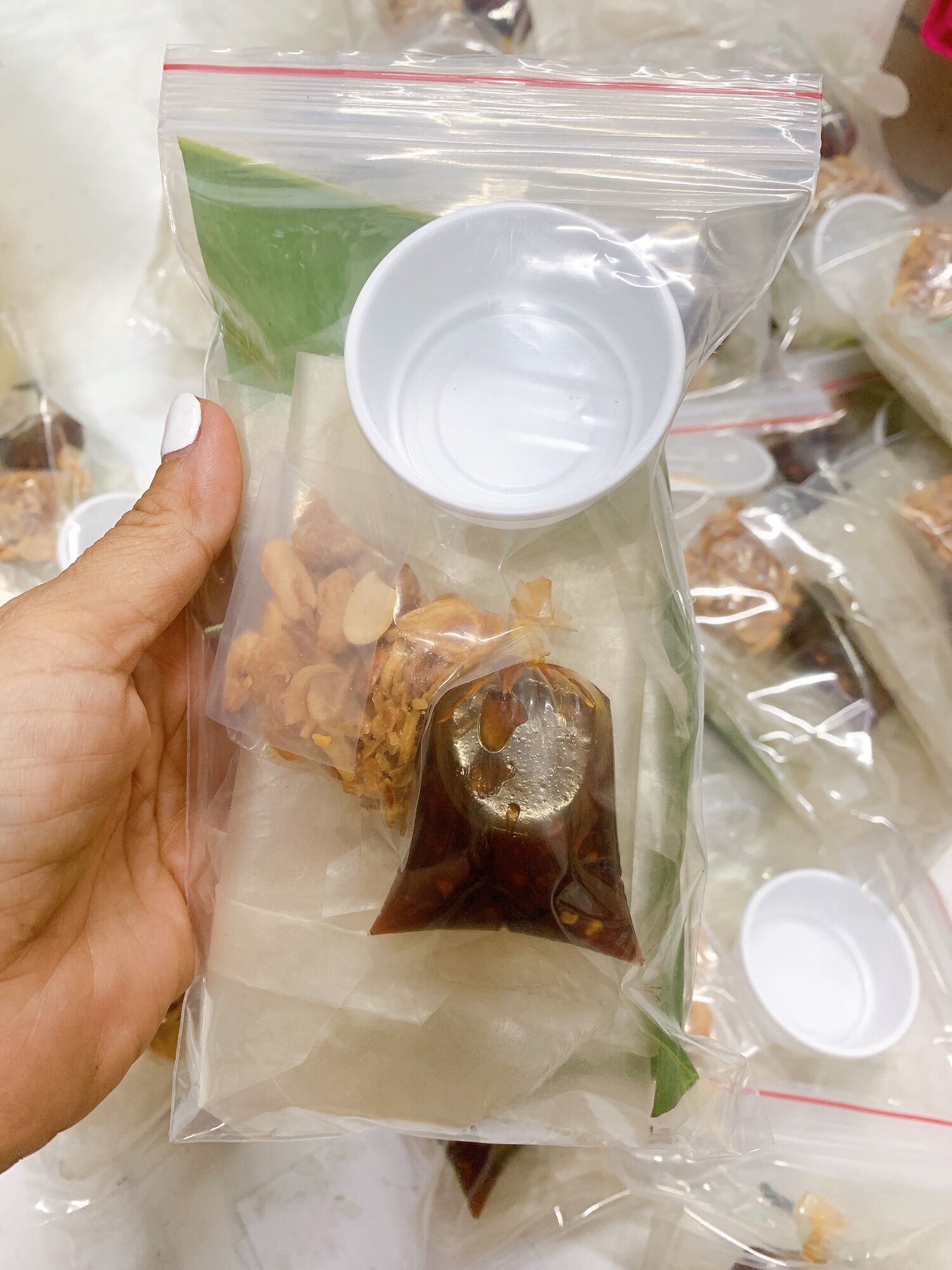 Bánh tráng phơi sương chấm me cay