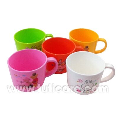 Ly nhựa uống nước cho bé