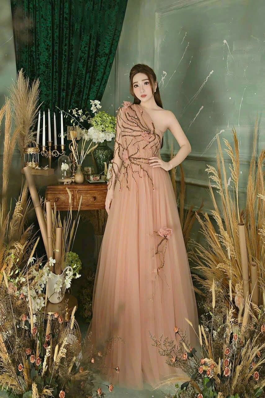 ĐẦM MÀ HOA LỆCH VAI
